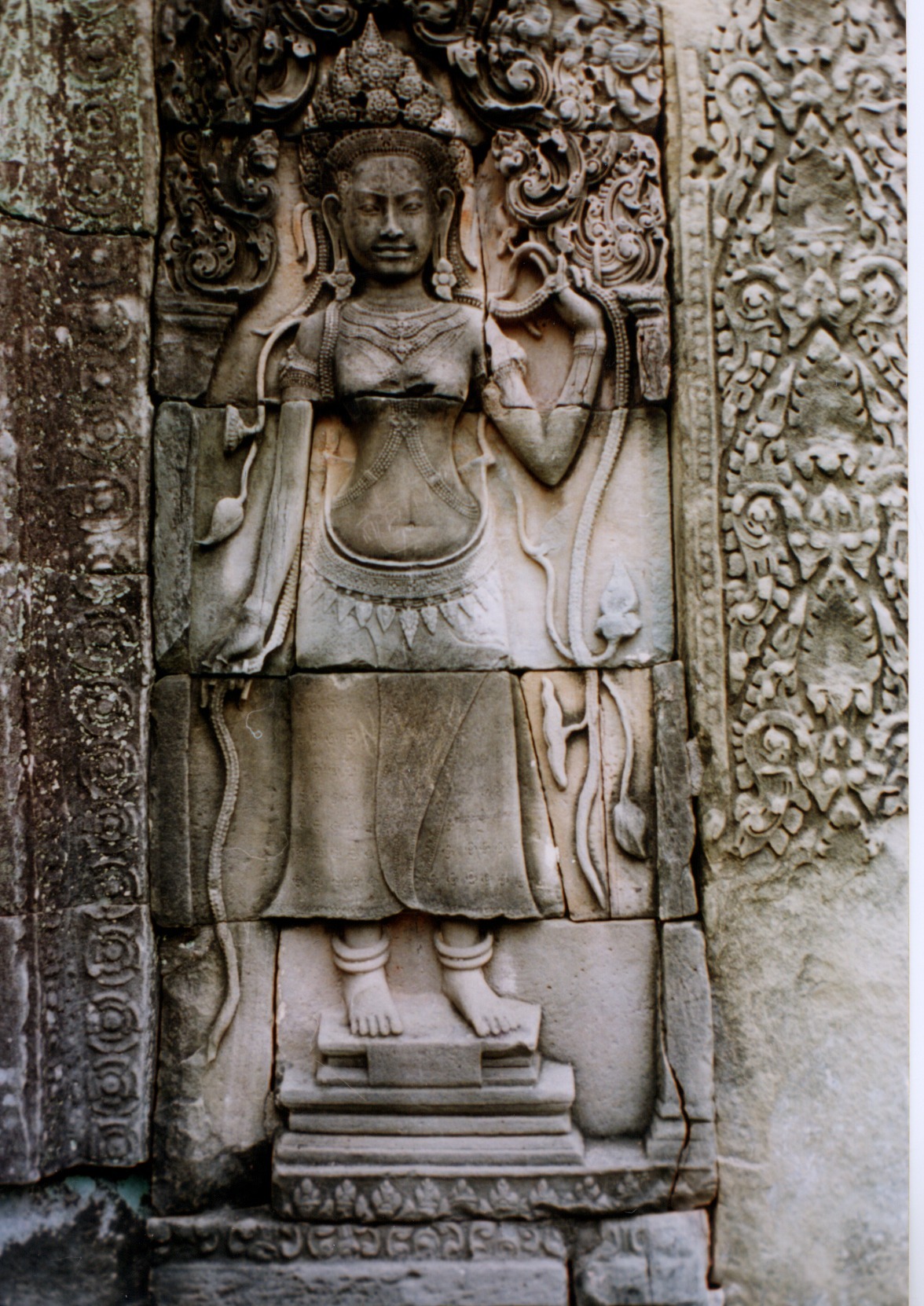 Picture Cambodia Angkor 1996-06 53 - Discovery Angkor