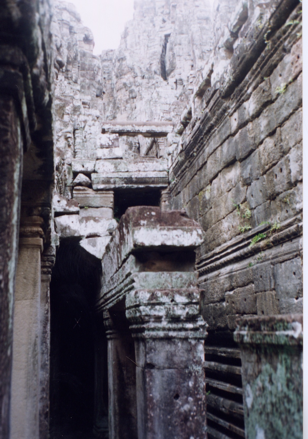 Picture Cambodia Angkor 1996-06 50 - Discovery Angkor