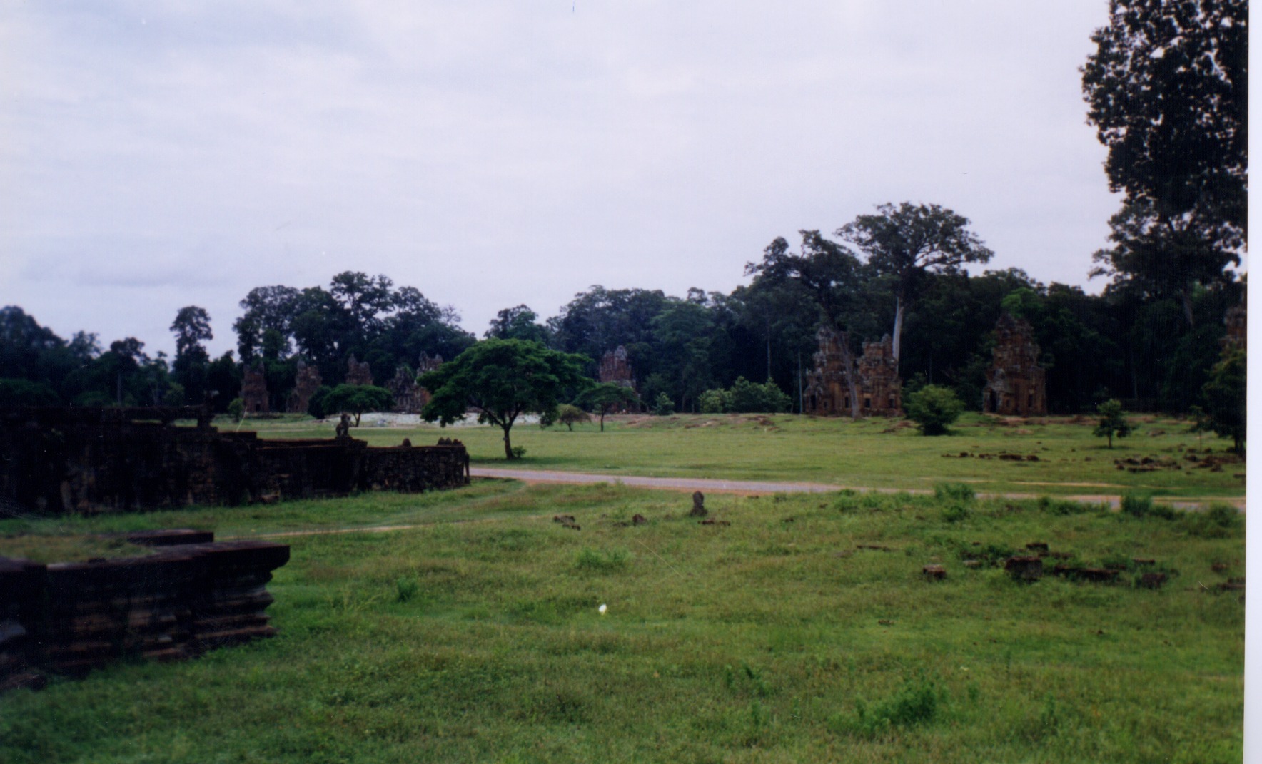 Picture Cambodia Angkor 1996-06 55 - Tours Angkor