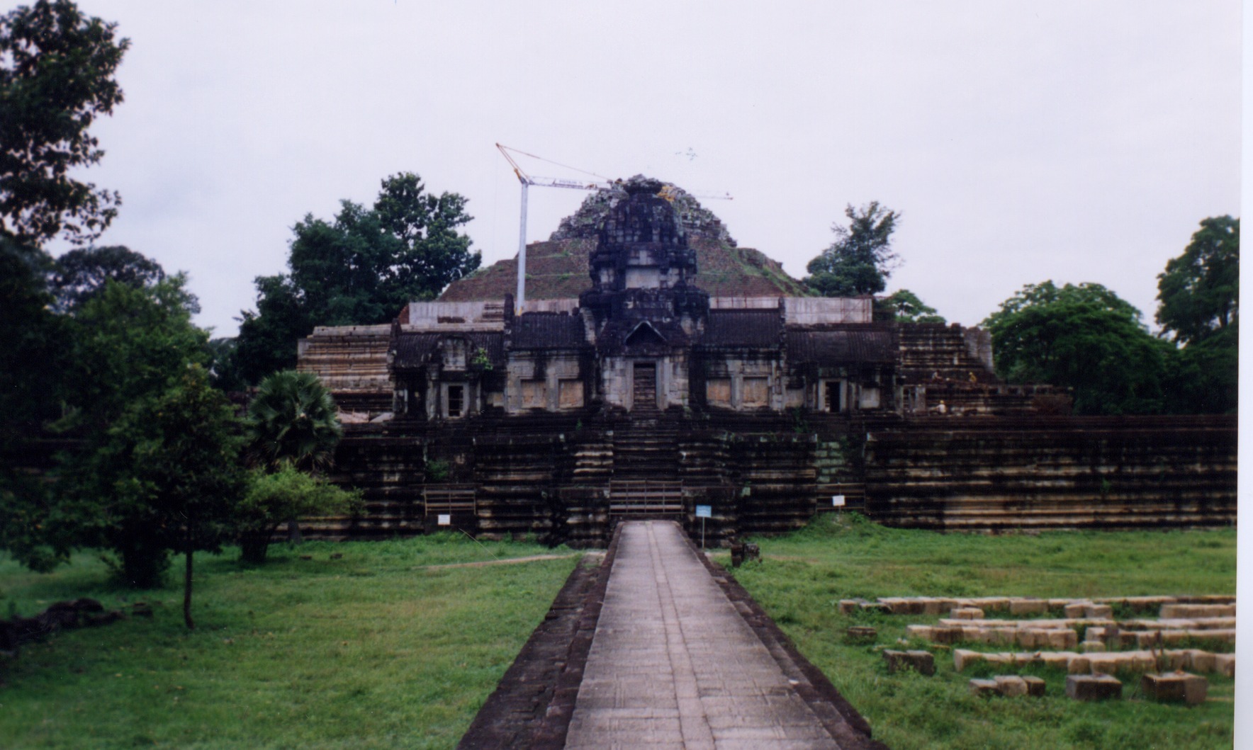 Picture Cambodia Angkor 1996-06 47 - Tour Angkor