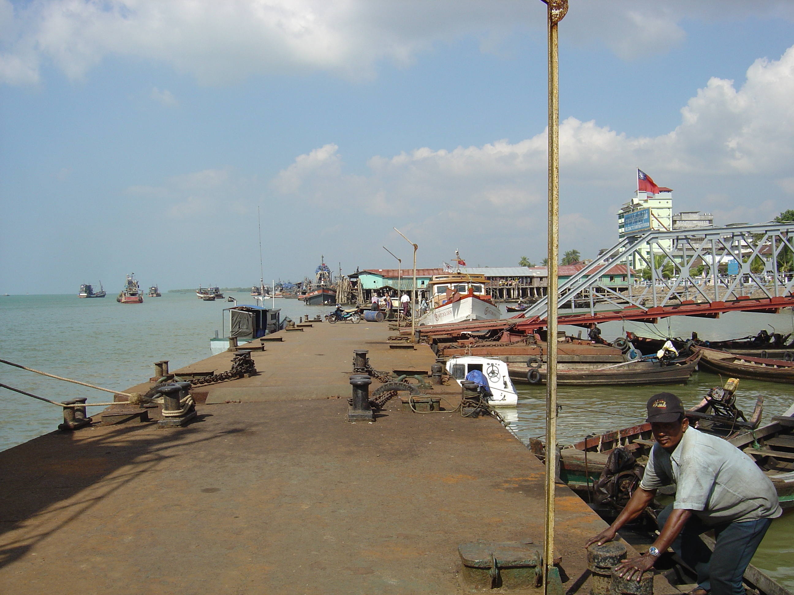 Picture Myanmar Myeik (Mergui) 2005-01 15 - Discovery Myeik (Mergui)