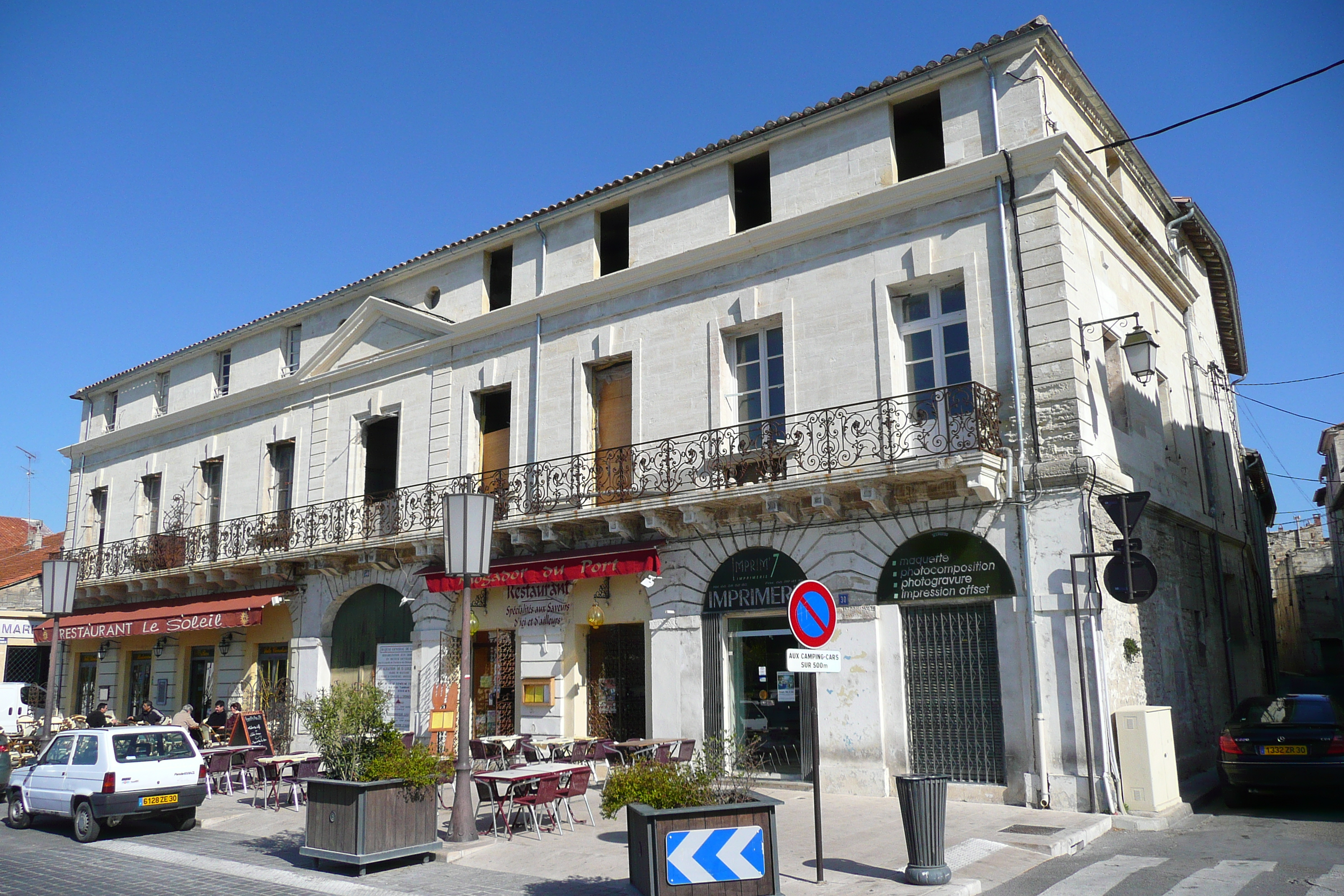 Picture France Beaucaire 2008-04 18 - History Beaucaire