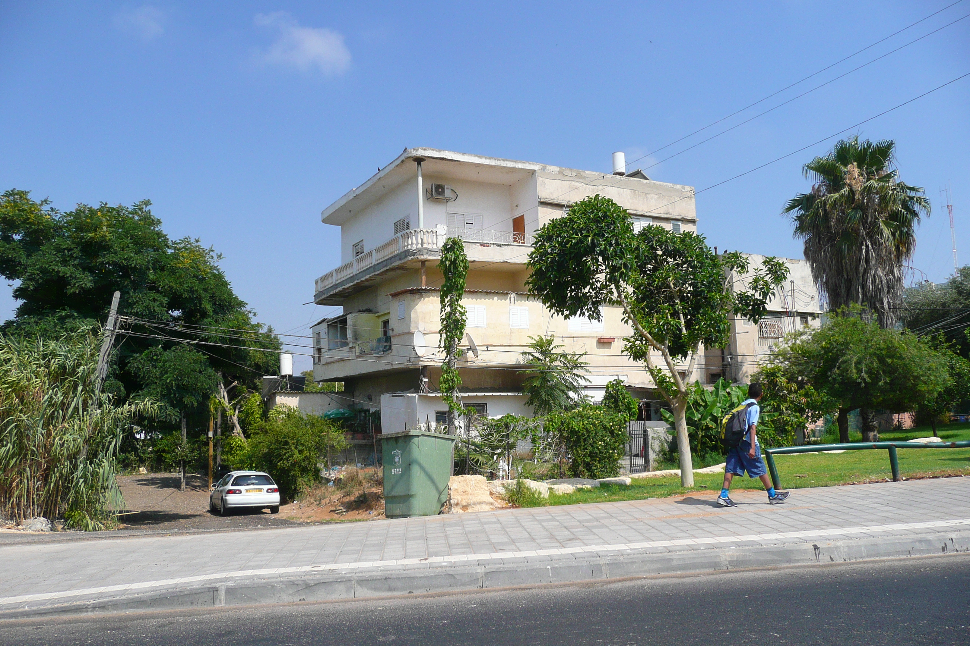 Picture Israel Tel Aviv Yerushalyim Street 2007-06 9 - Tour Yerushalyim Street