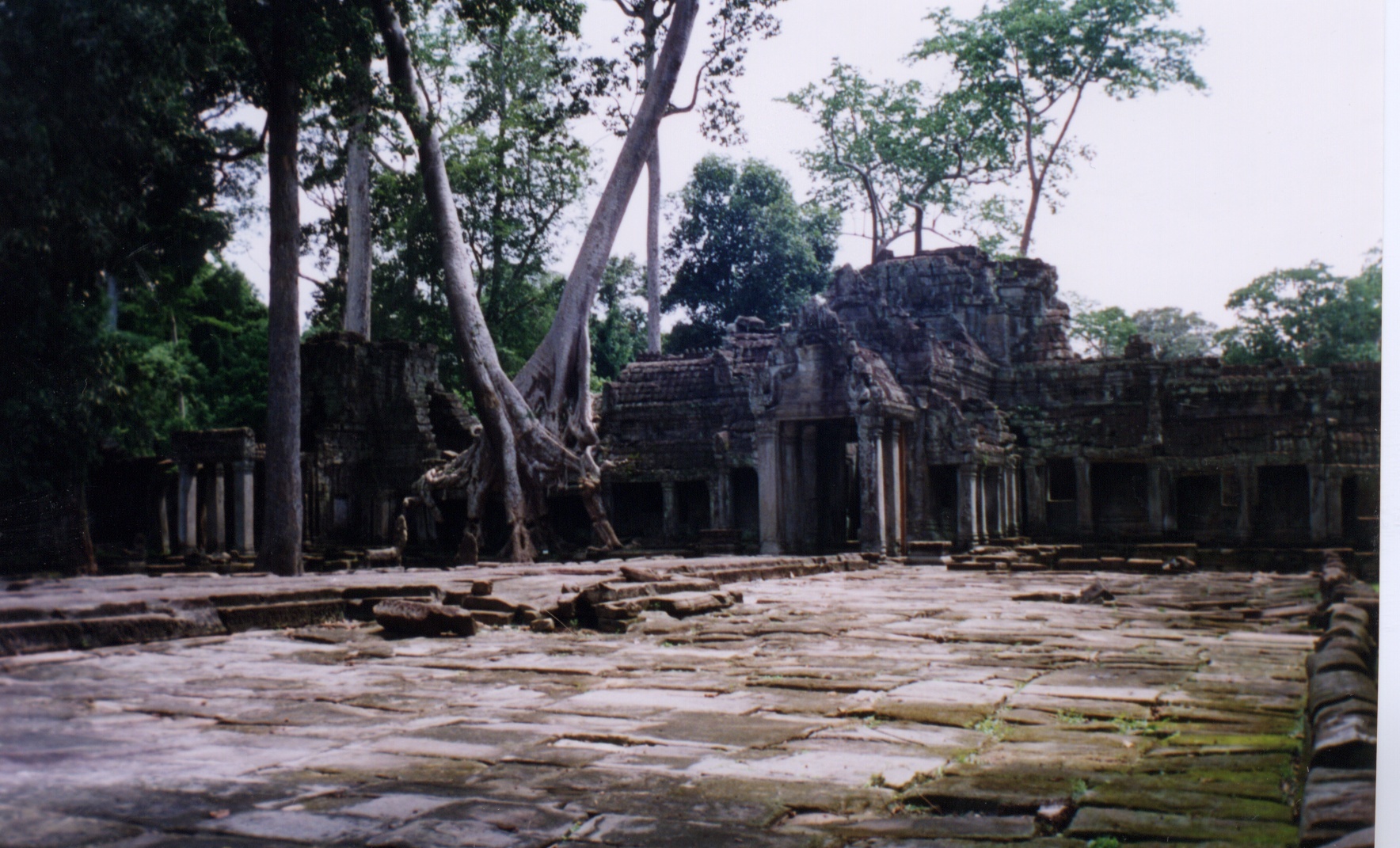 Picture Cambodia Angkor 1996-06 59 - Tour Angkor