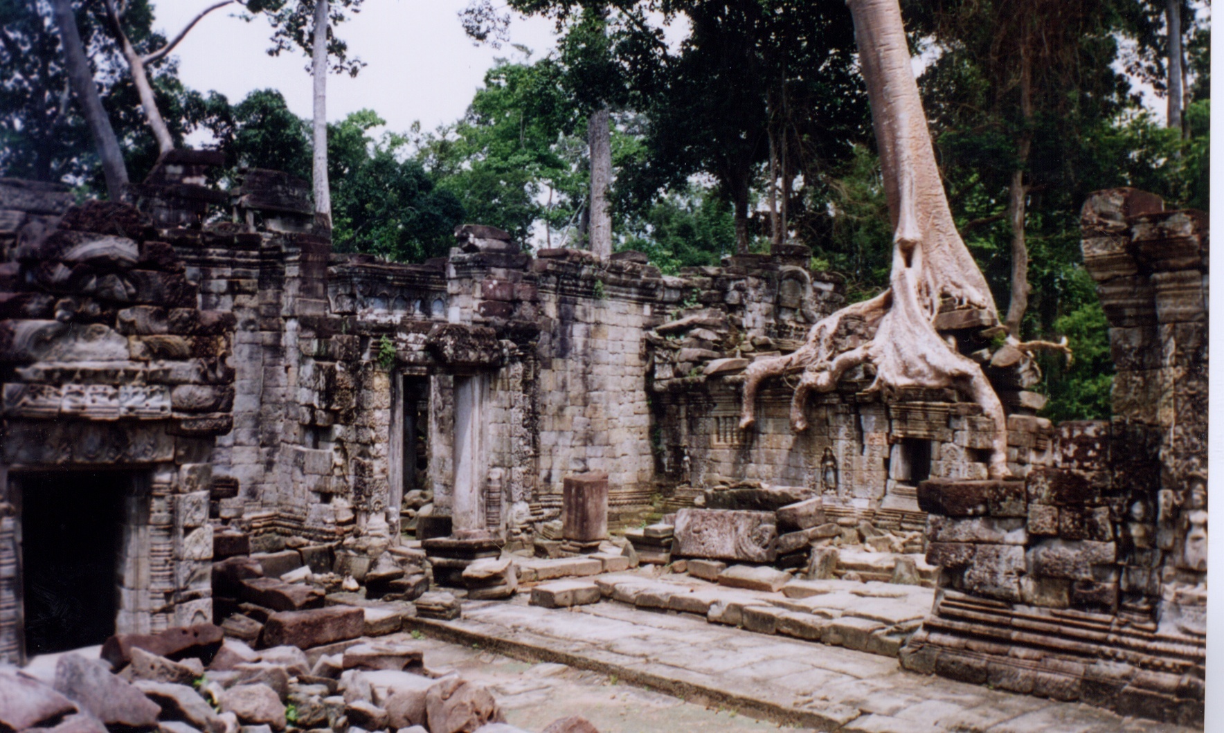 Picture Cambodia Angkor 1996-06 58 - Tours Angkor