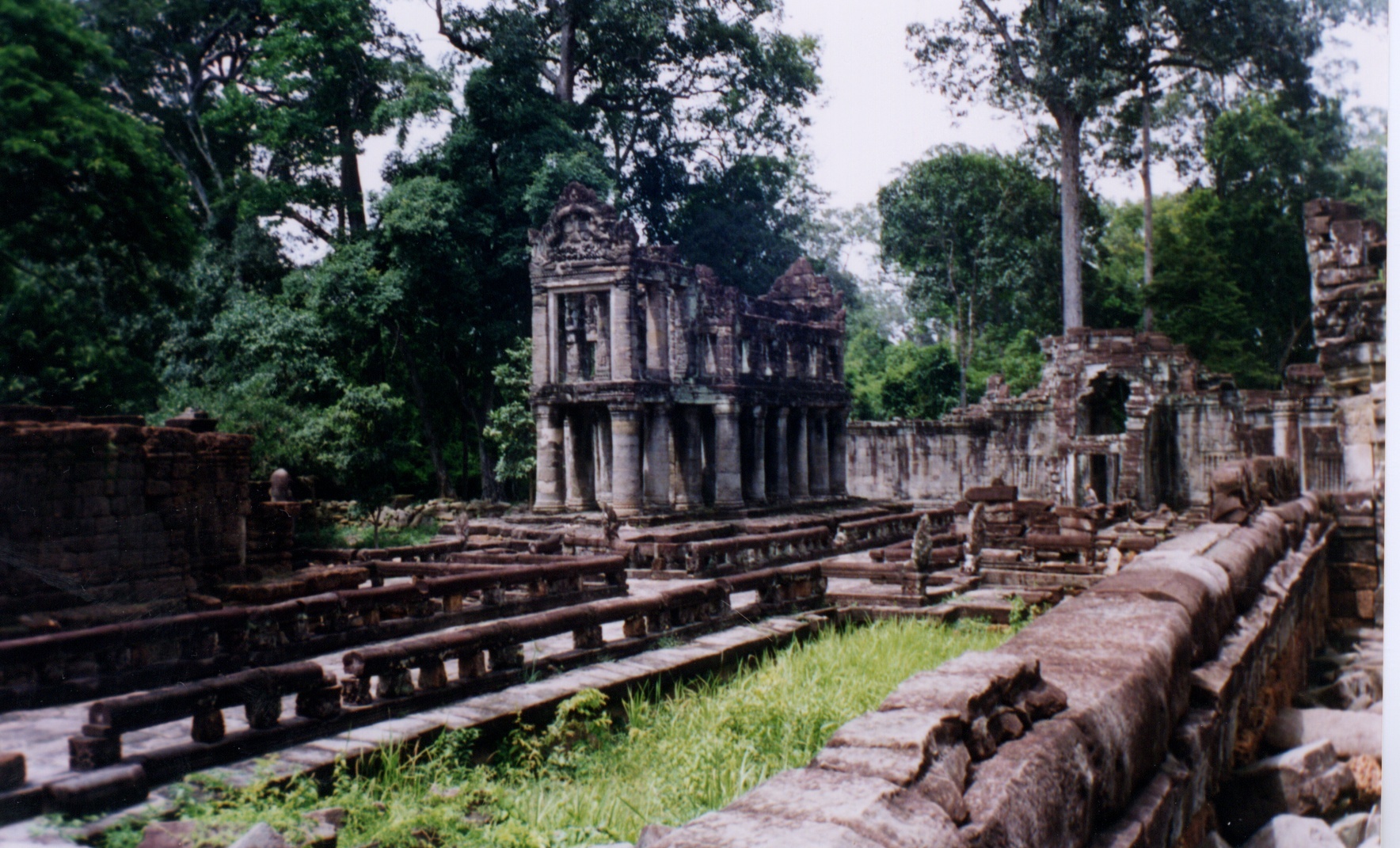 Picture Cambodia Angkor 1996-06 74 - Tour Angkor