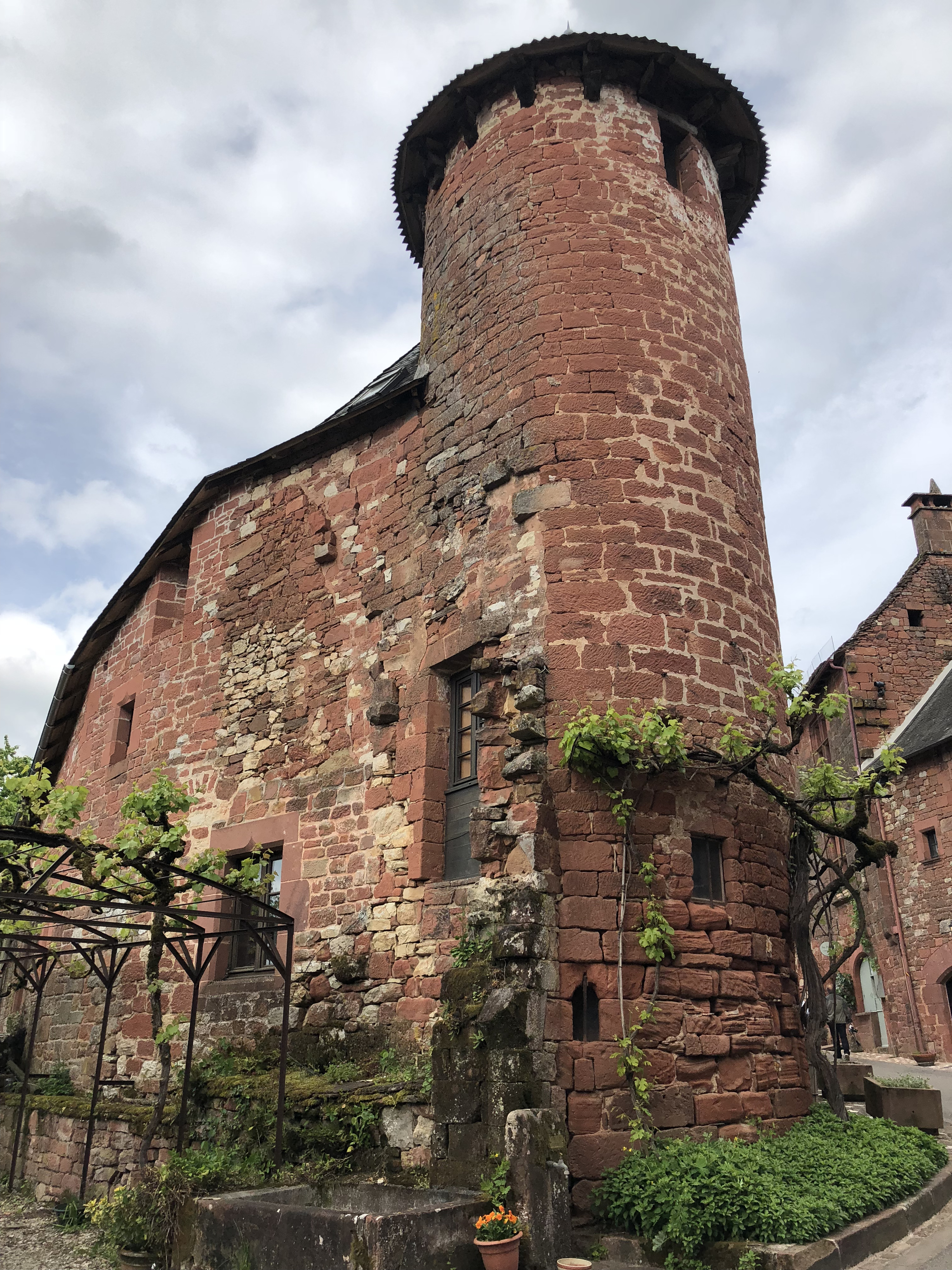 Picture France Collonges la Rouge 2018-04 46 - History Collonges la Rouge