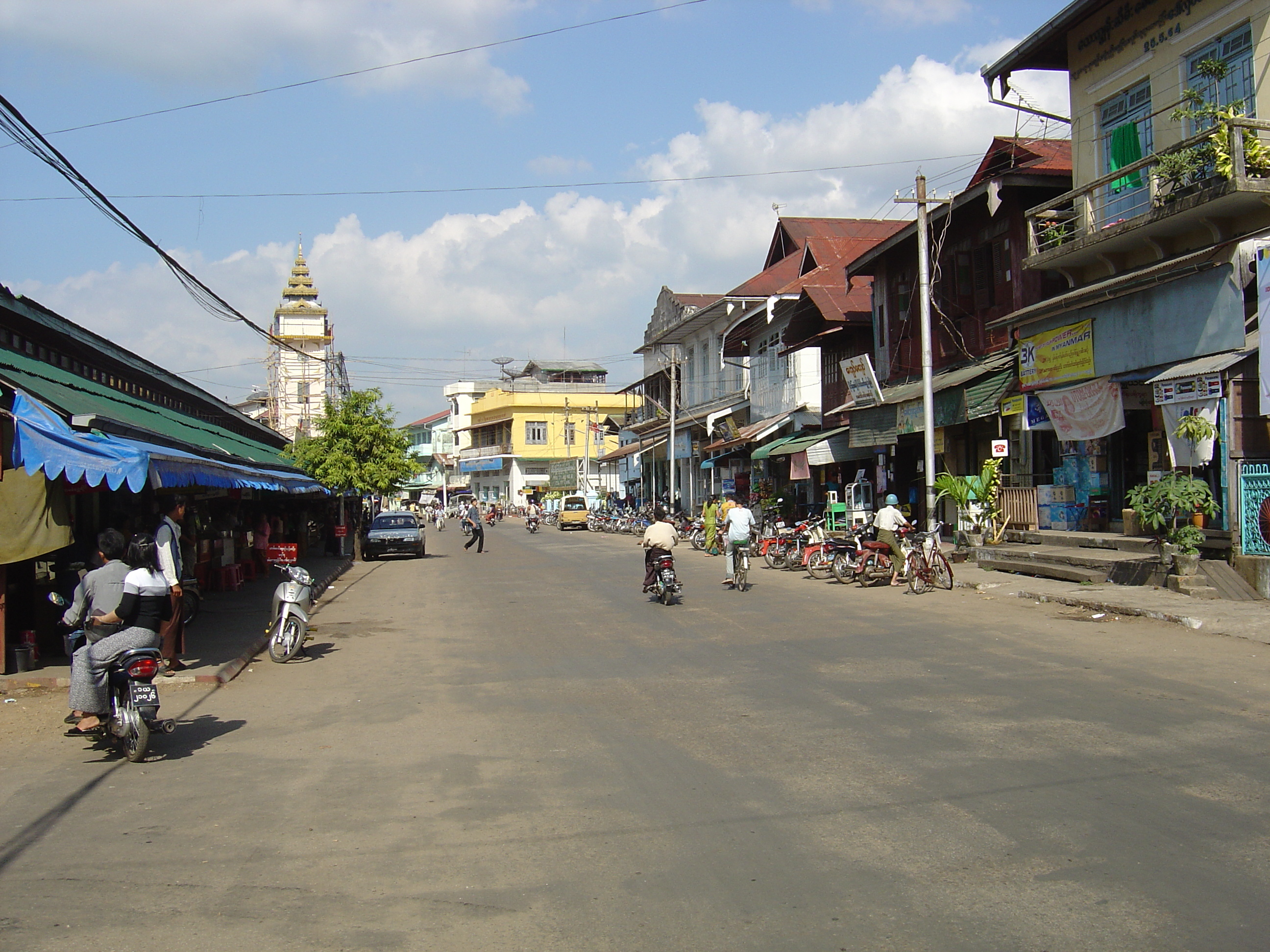 Picture Myanmar Myeik (Mergui) 2005-01 171 - Center Myeik (Mergui)