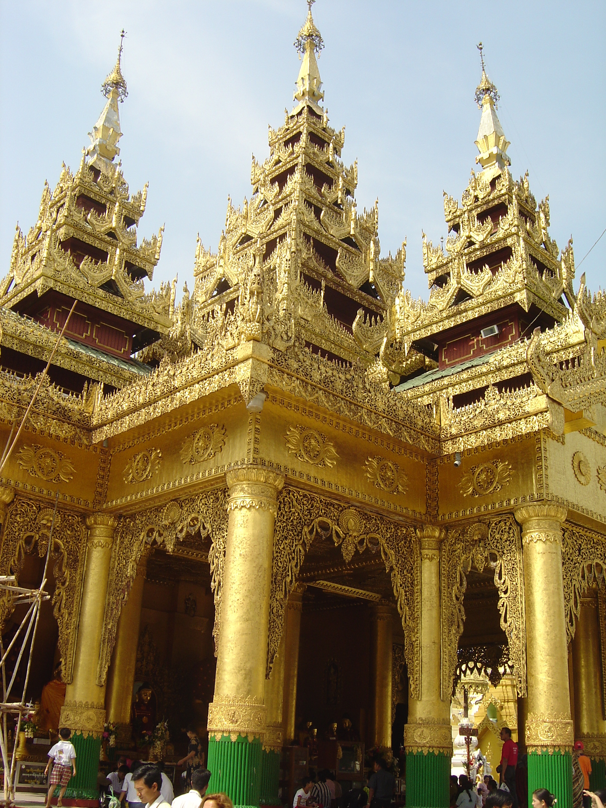 Picture Myanmar Yangon Shwedagon Pagoda 2005-01 7 - Recreation Shwedagon Pagoda