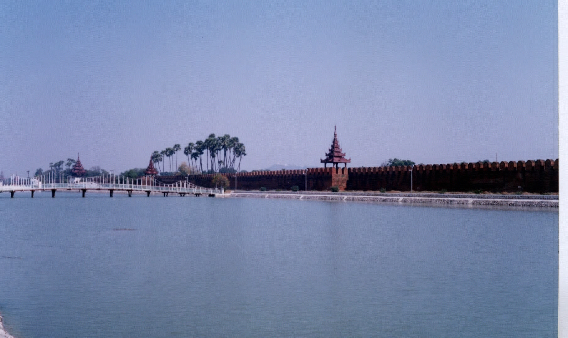 Picture Myanmar Mandalay 1998-01 11 - Discovery Mandalay