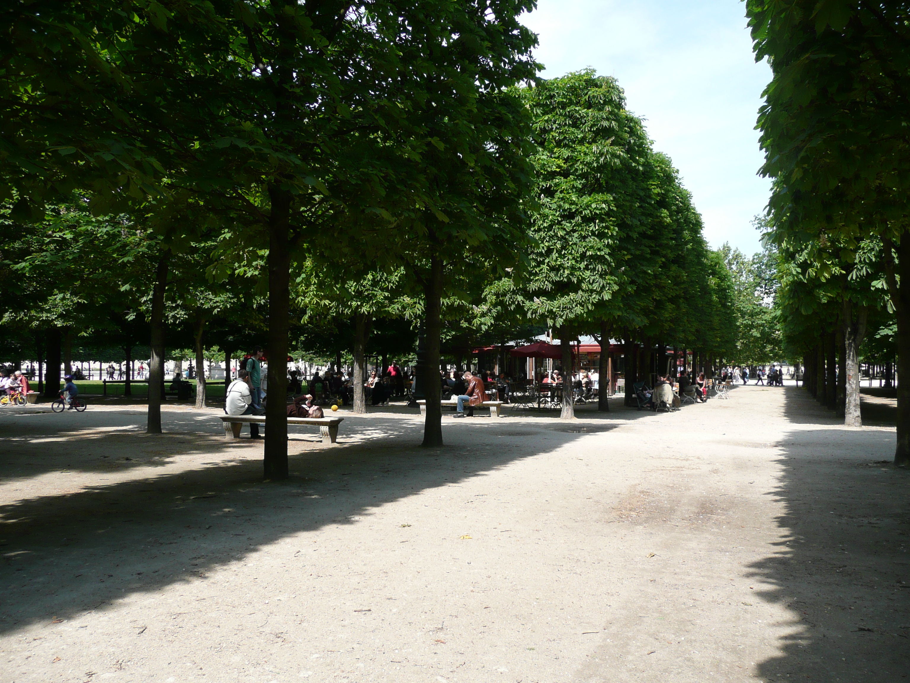 Picture France Paris Garden of Tuileries 2007-05 354 - Center Garden of Tuileries