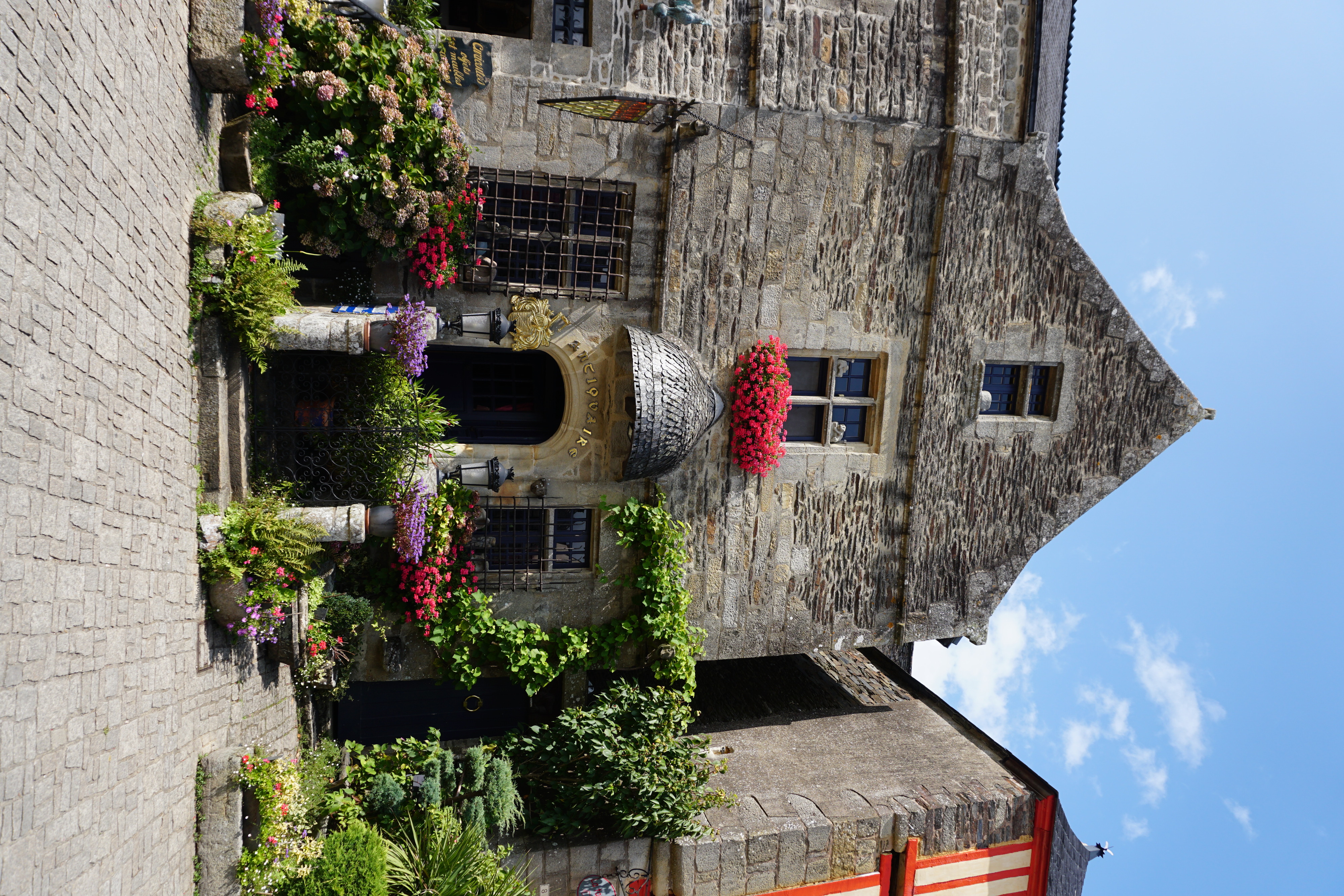 Picture France Rochefort-en-Terre 2017-08 45 - Tour Rochefort-en-Terre