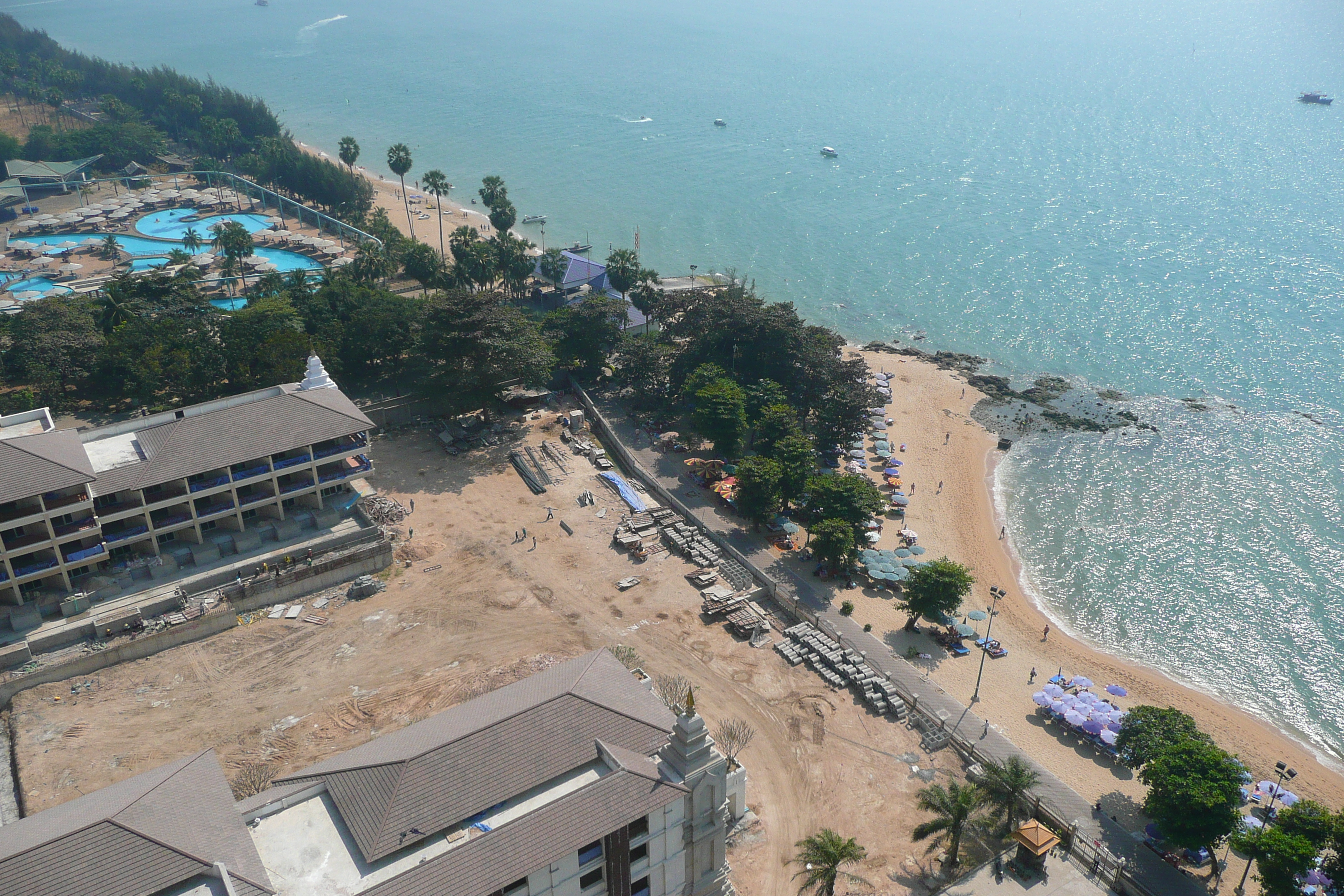 Picture Thailand Pattaya iBeach Resort iBeach Room and Pool Building 2009-01 2 - Discovery iBeach Room and Pool Building