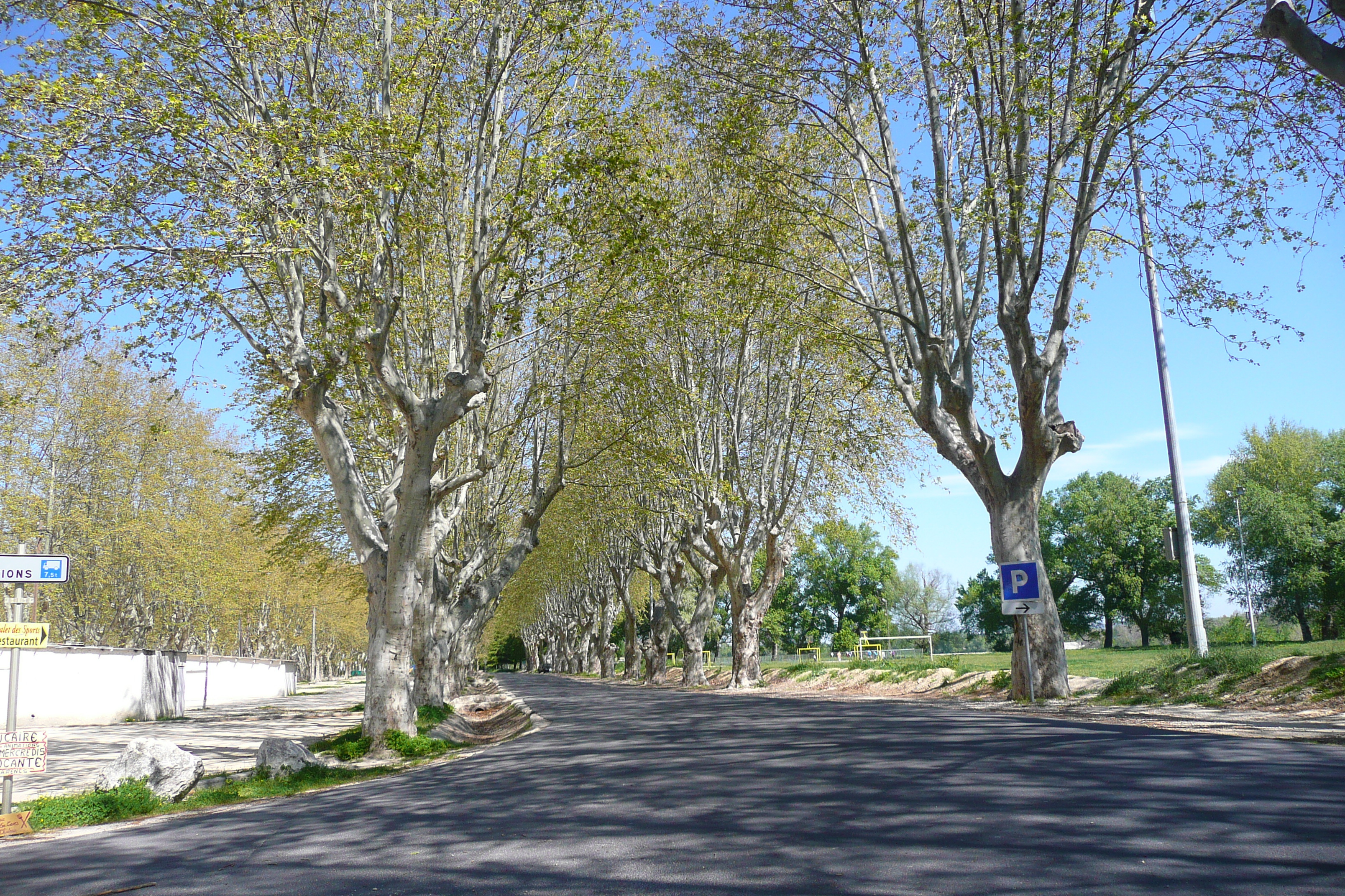 Picture France Beaucaire 2008-04 28 - Center Beaucaire