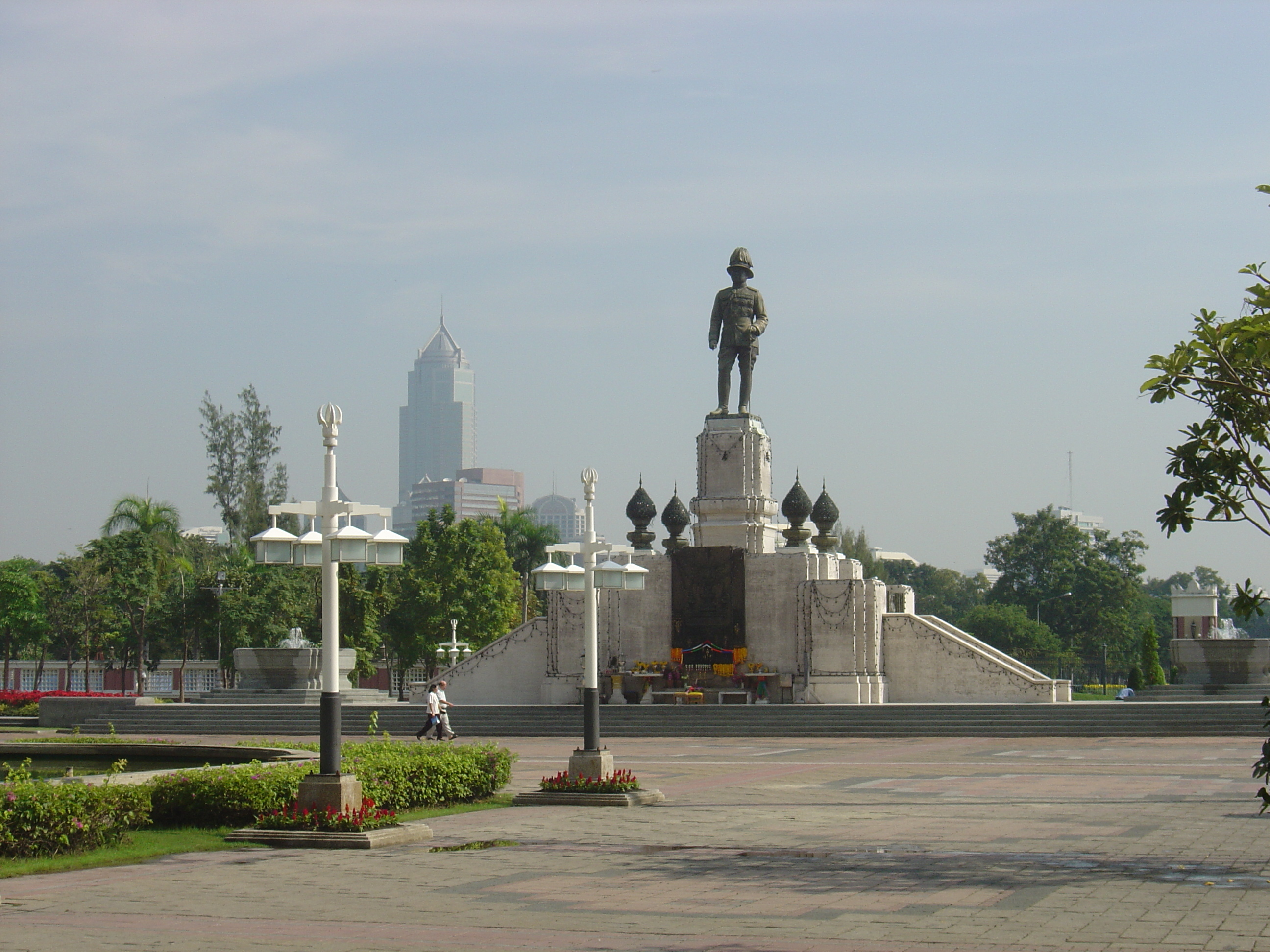 Picture Thailand Bangkok Lumpini Park 2005-12 28 - Around Lumpini Park