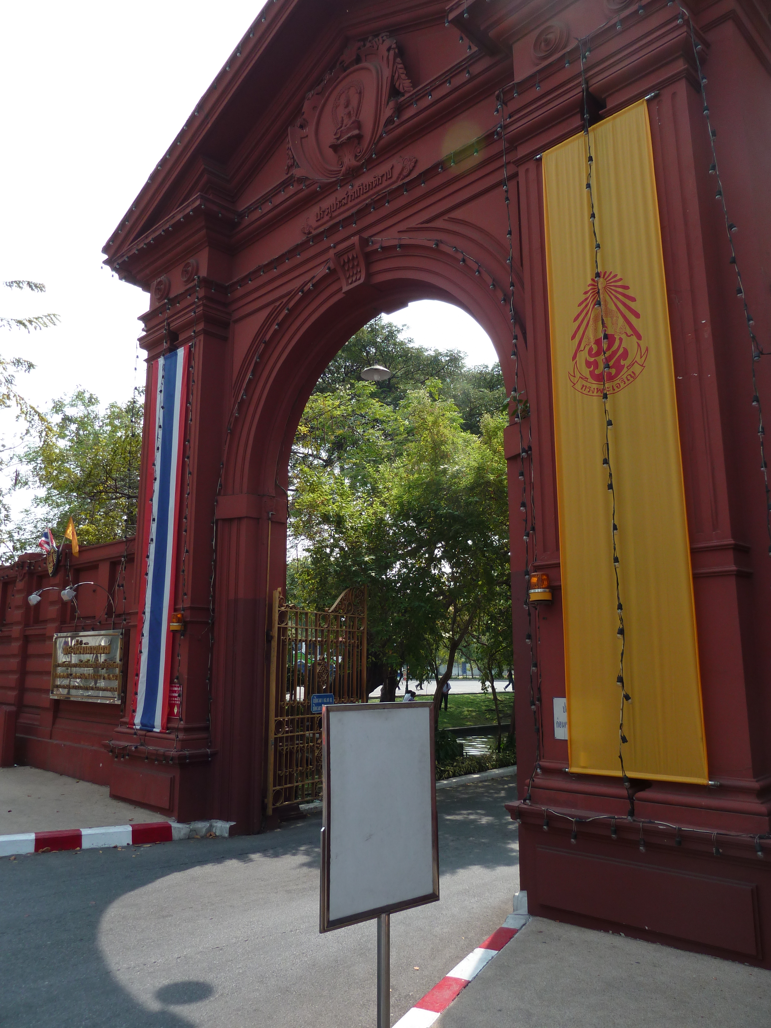 Picture Thailand Bangkok Vimanmek Palace 2011-01 47 - Center Vimanmek Palace