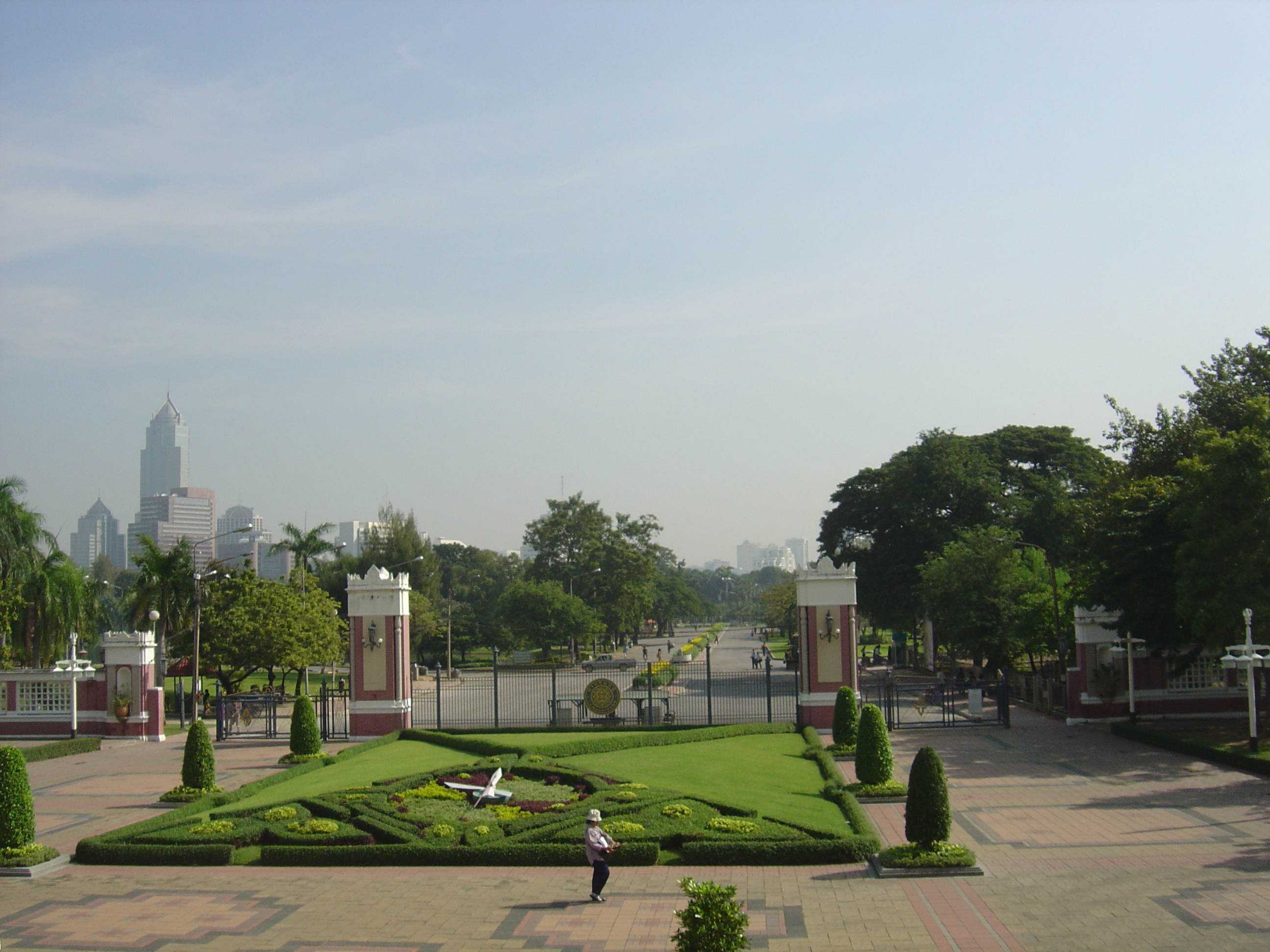 Picture Thailand Bangkok Lumpini Park 2005-12 6 - Around Lumpini Park