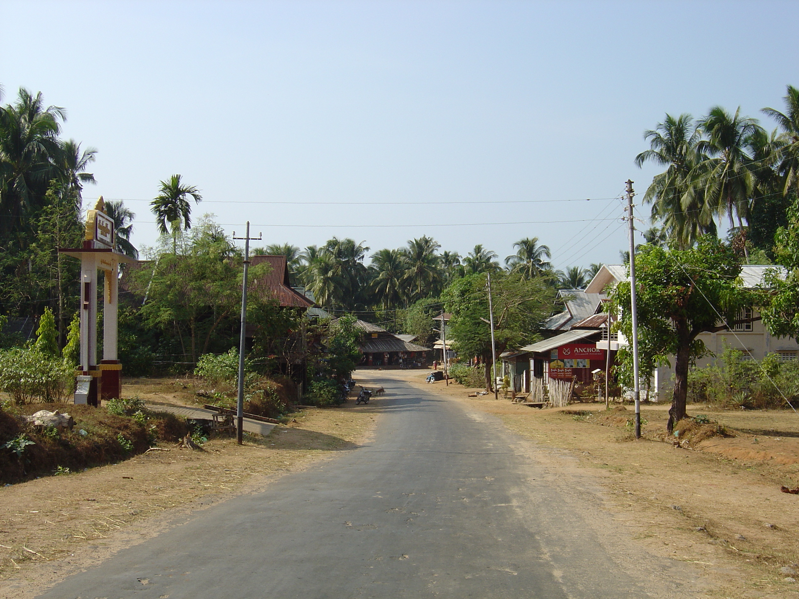 Picture Myanmar Road from Dawei to Maungmagan beach 2005-01 65 - History Road from Dawei to Maungmagan beach