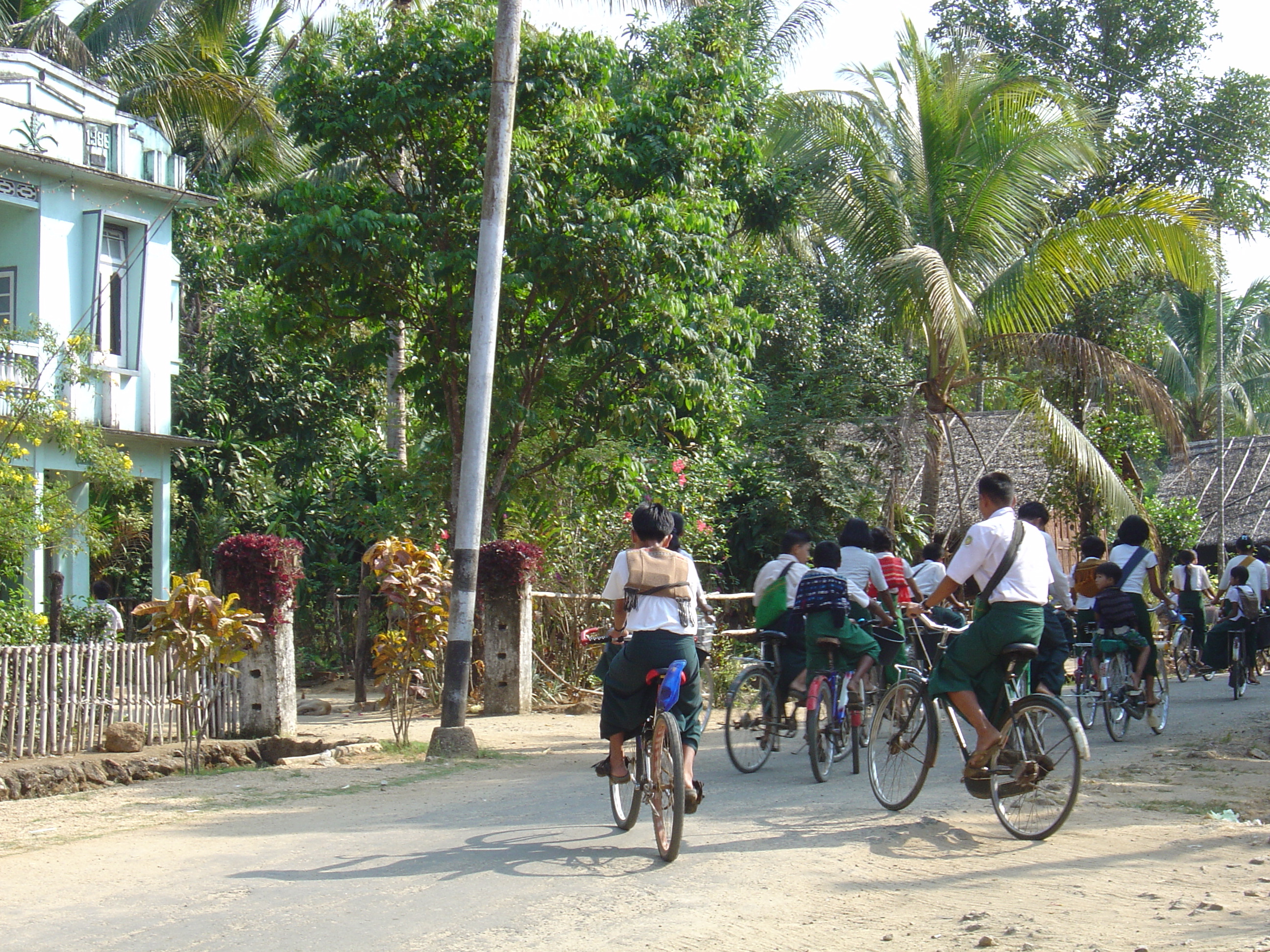 Picture Myanmar Road from Dawei to Maungmagan beach 2005-01 44 - Tour Road from Dawei to Maungmagan beach