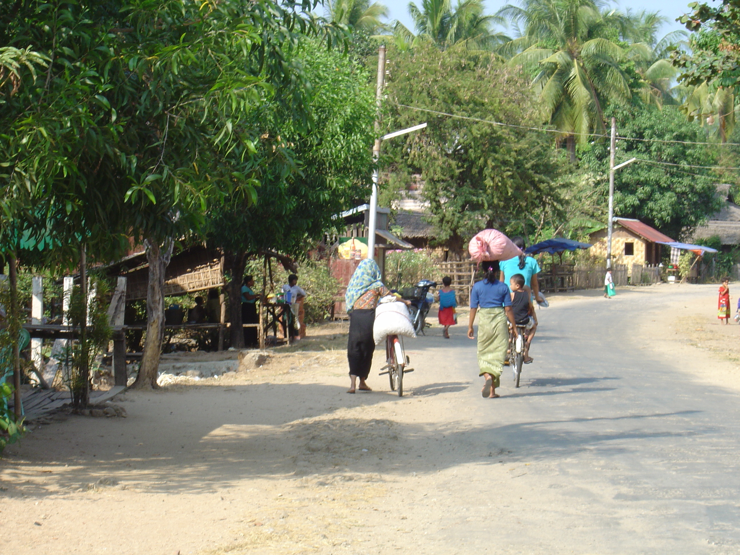 Picture Myanmar Road from Dawei to Maungmagan beach 2005-01 49 - Tours Road from Dawei to Maungmagan beach