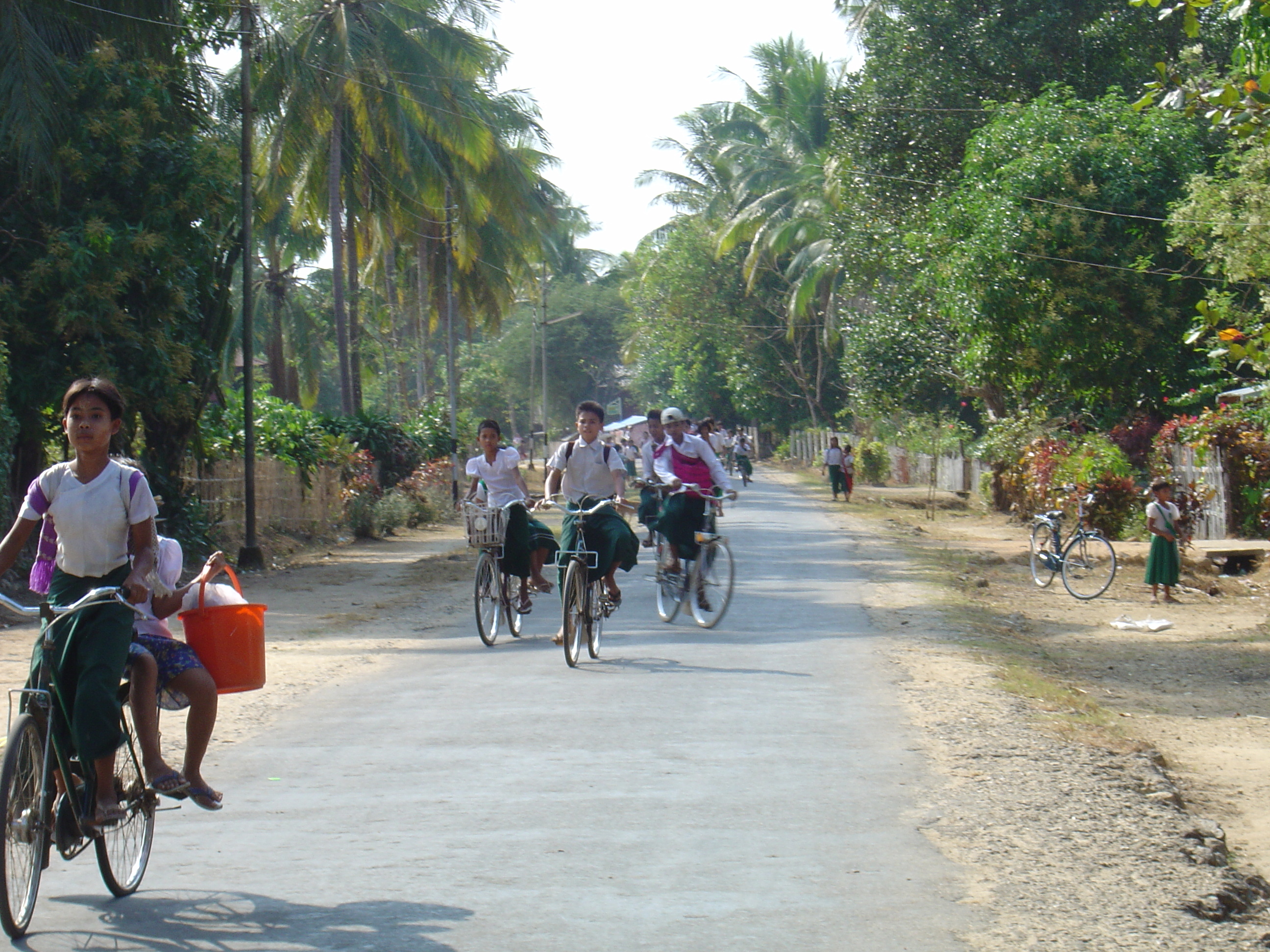 Picture Myanmar Road from Dawei to Maungmagan beach 2005-01 52 - Tour Road from Dawei to Maungmagan beach