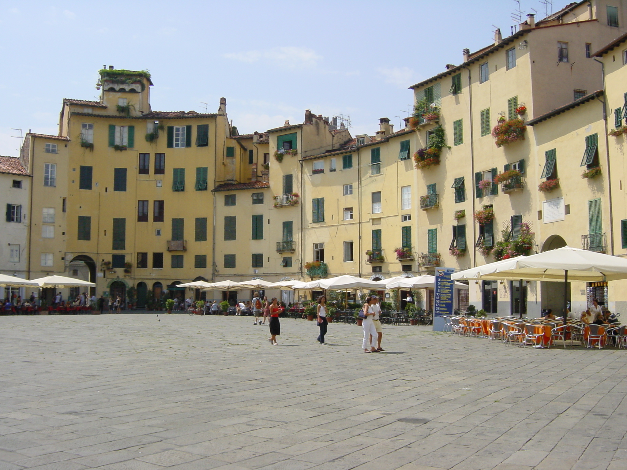 Picture Italy Lucca 2002-07 59 - Tours Lucca