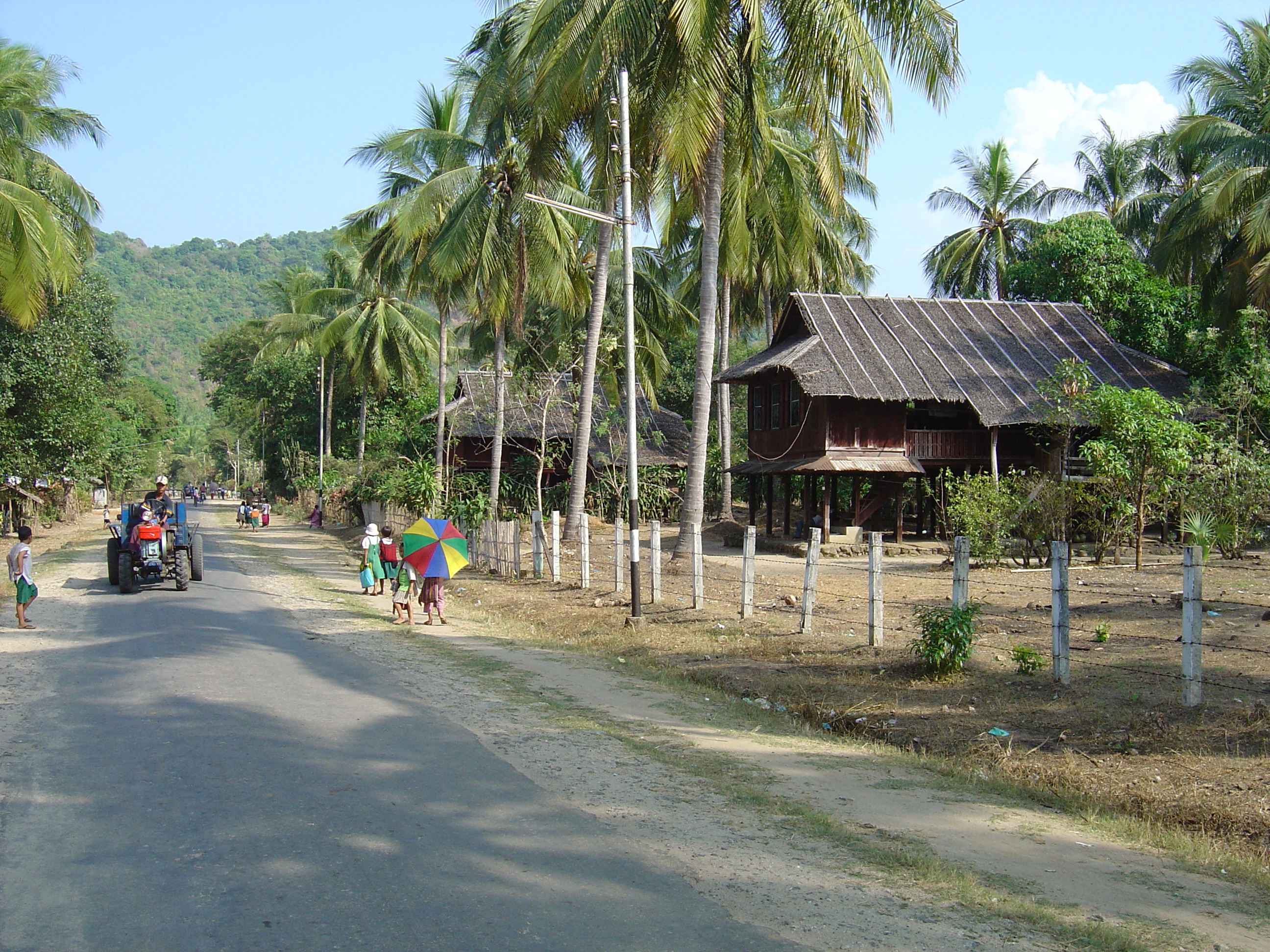 Picture Myanmar Road from Dawei to Maungmagan beach 2005-01 59 - Around Road from Dawei to Maungmagan beach