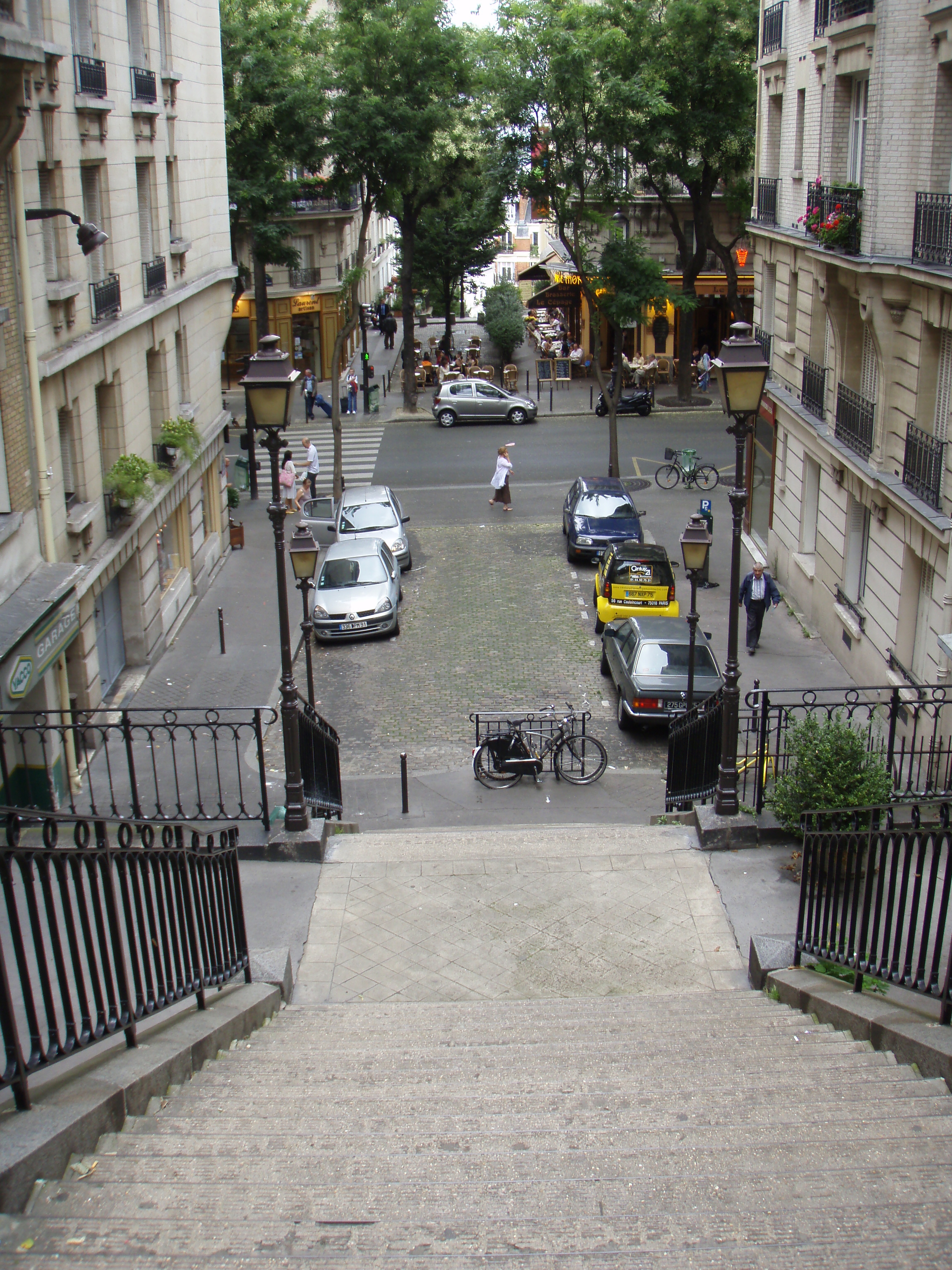 Picture France Paris 18th Arrondissement 2007-07 46 - Tours 18th Arrondissement