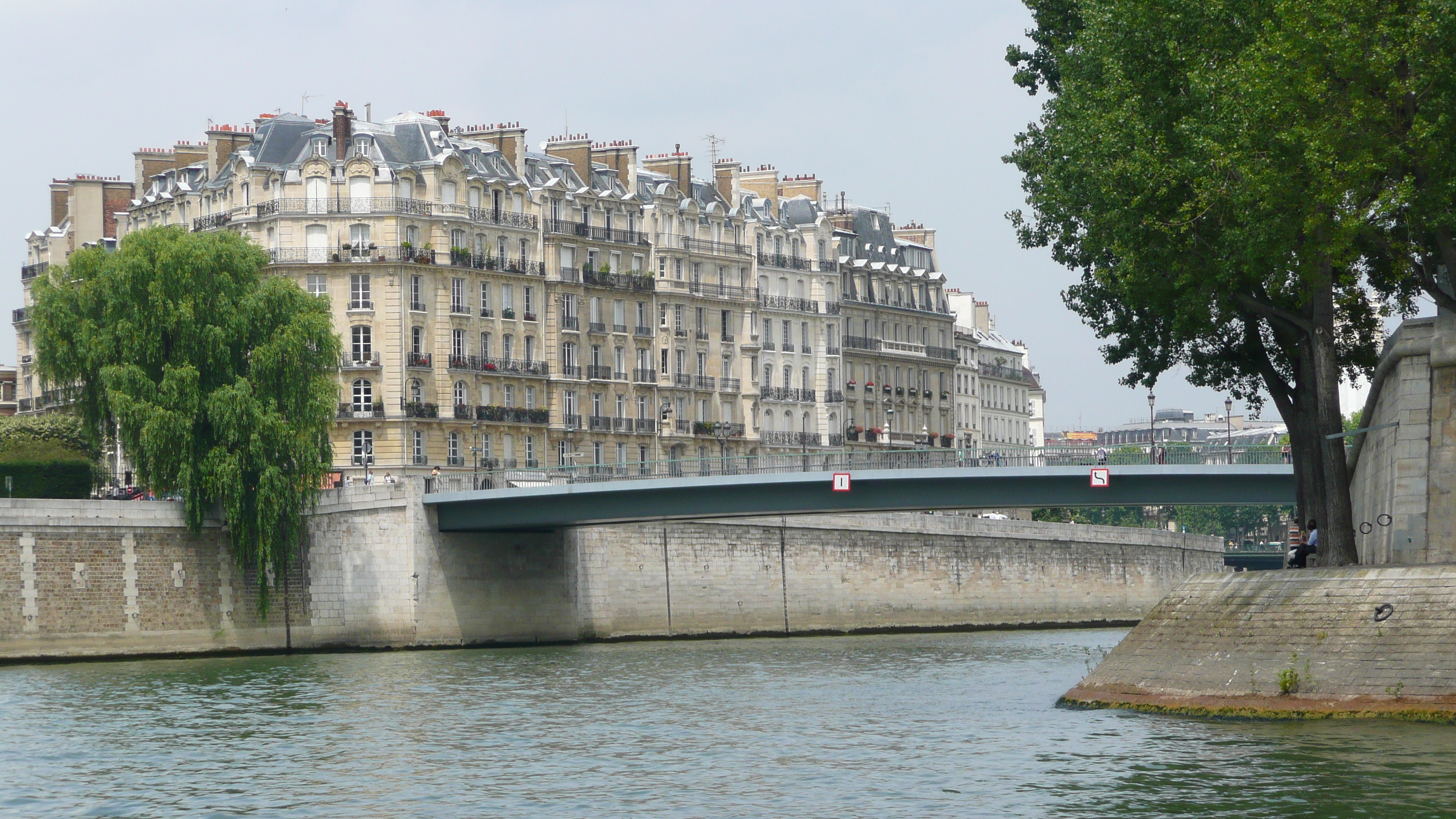 Picture France Paris Seine river 2007-06 2 - Tours Seine river