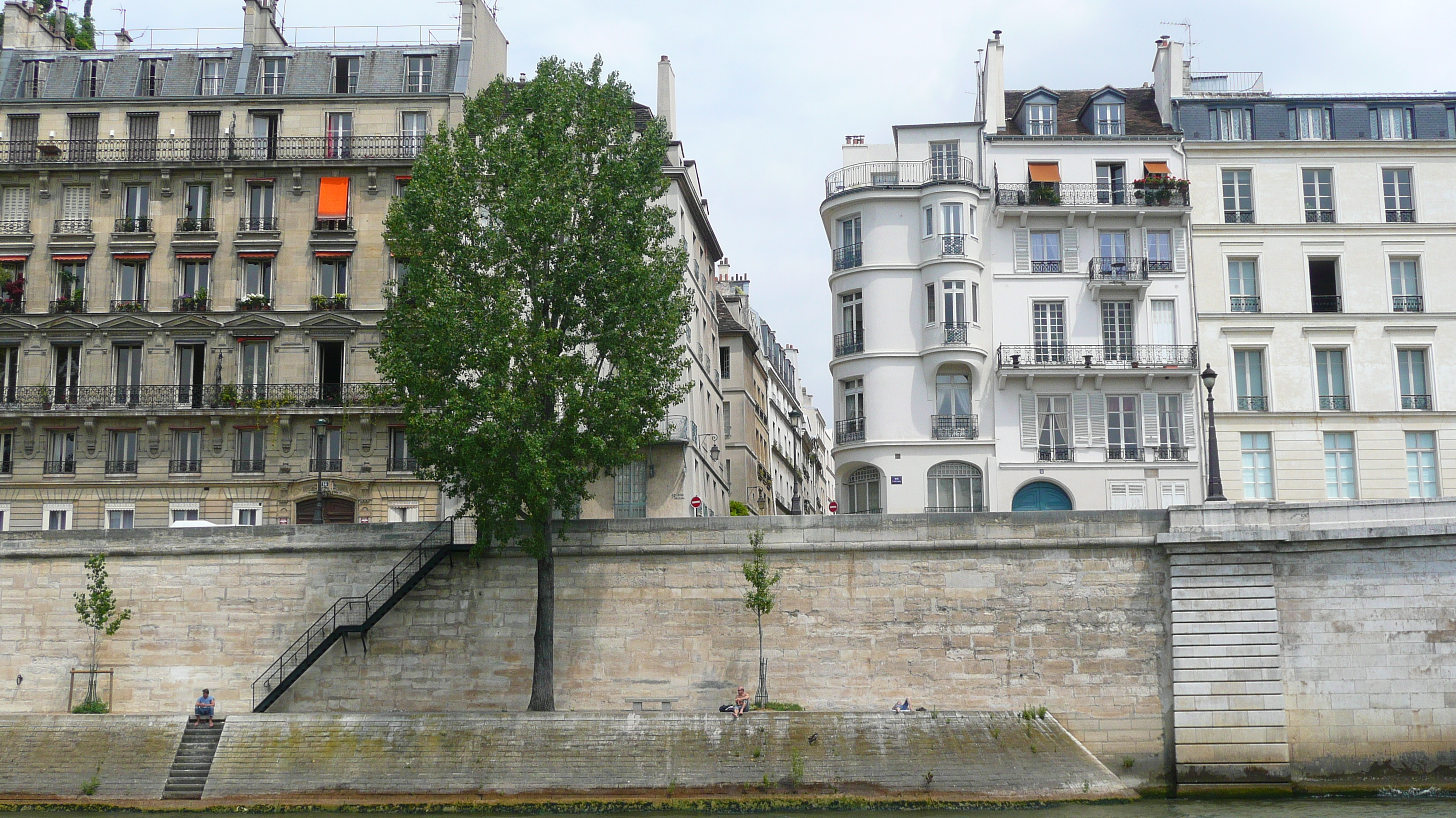 Picture France Paris Seine river 2007-06 15 - History Seine river