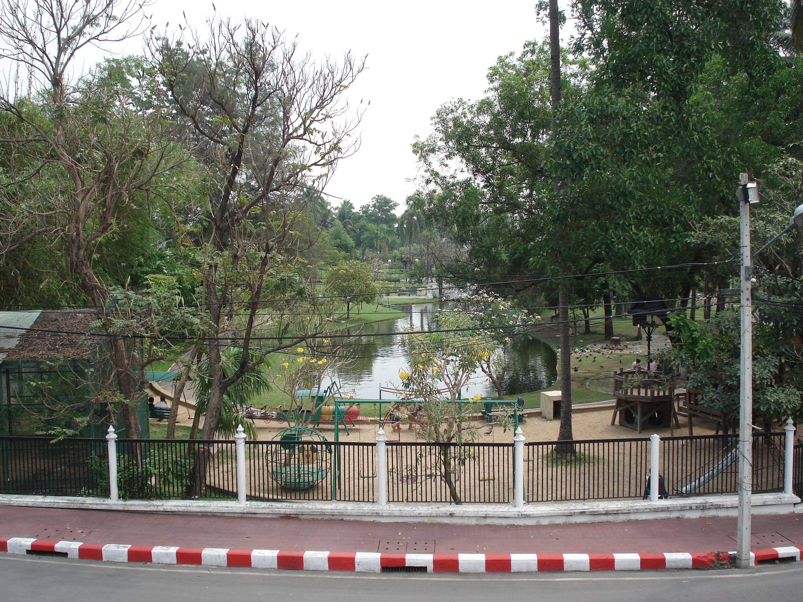 Picture Thailand Chiang Mai Inside Canal Buak Had Park 2006-04 22 - Recreation Buak Had Park