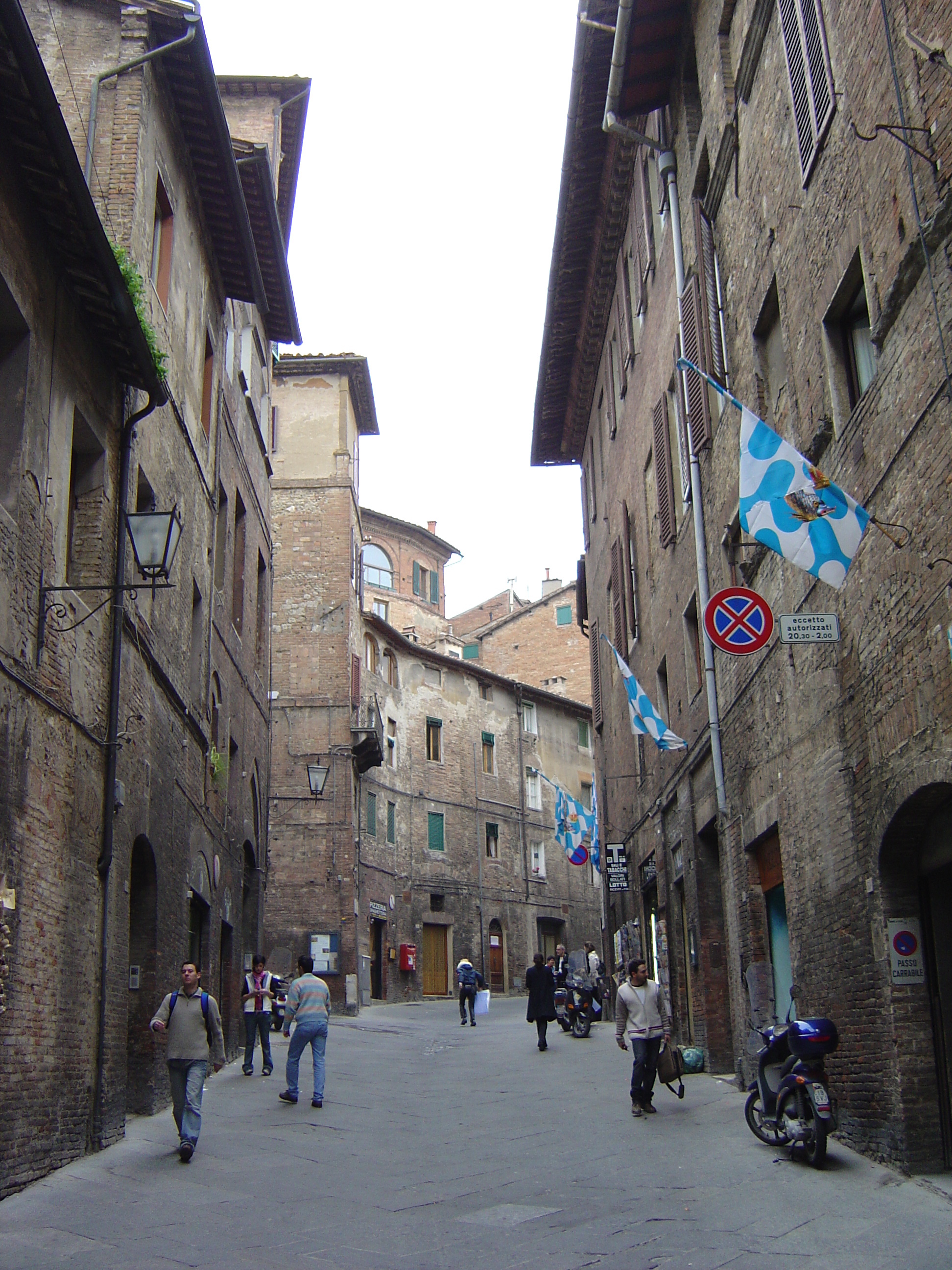 Picture Italy Siena 2004-03 42 - Center Siena