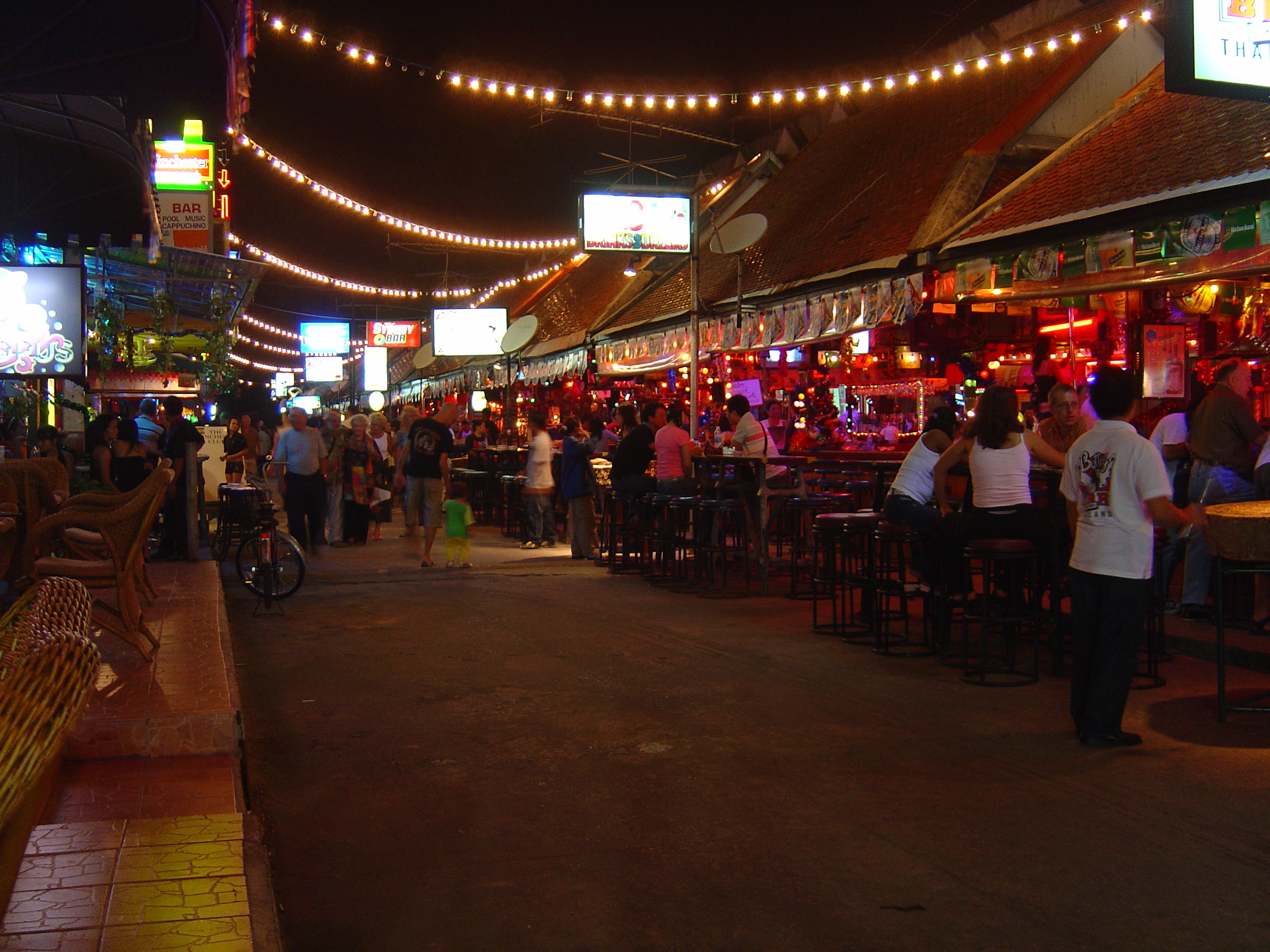 Picture Thailand Phuket Patong night 2005-12 20 - Discovery night