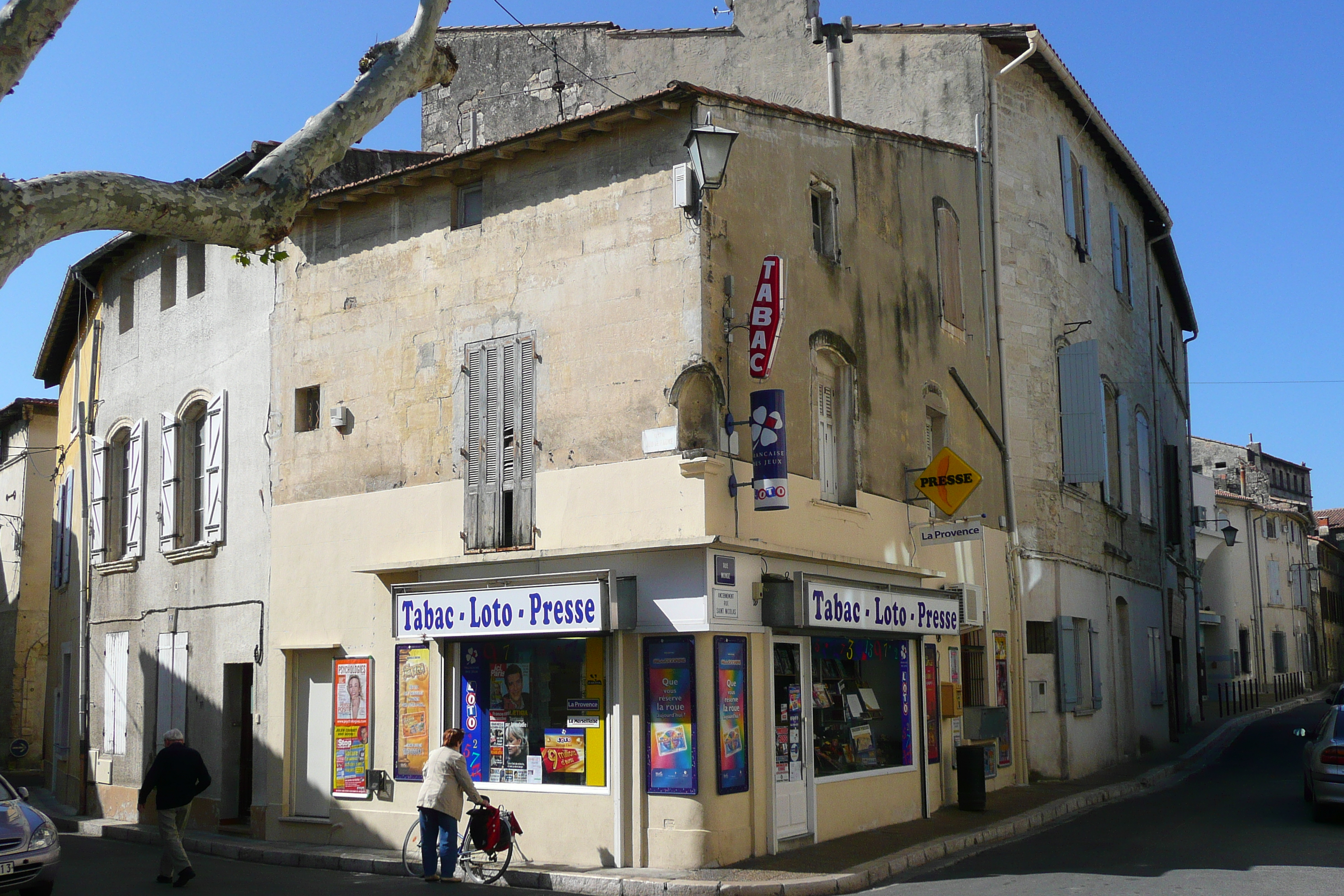 Picture France Tarascon 2008-04 26 - Around Tarascon