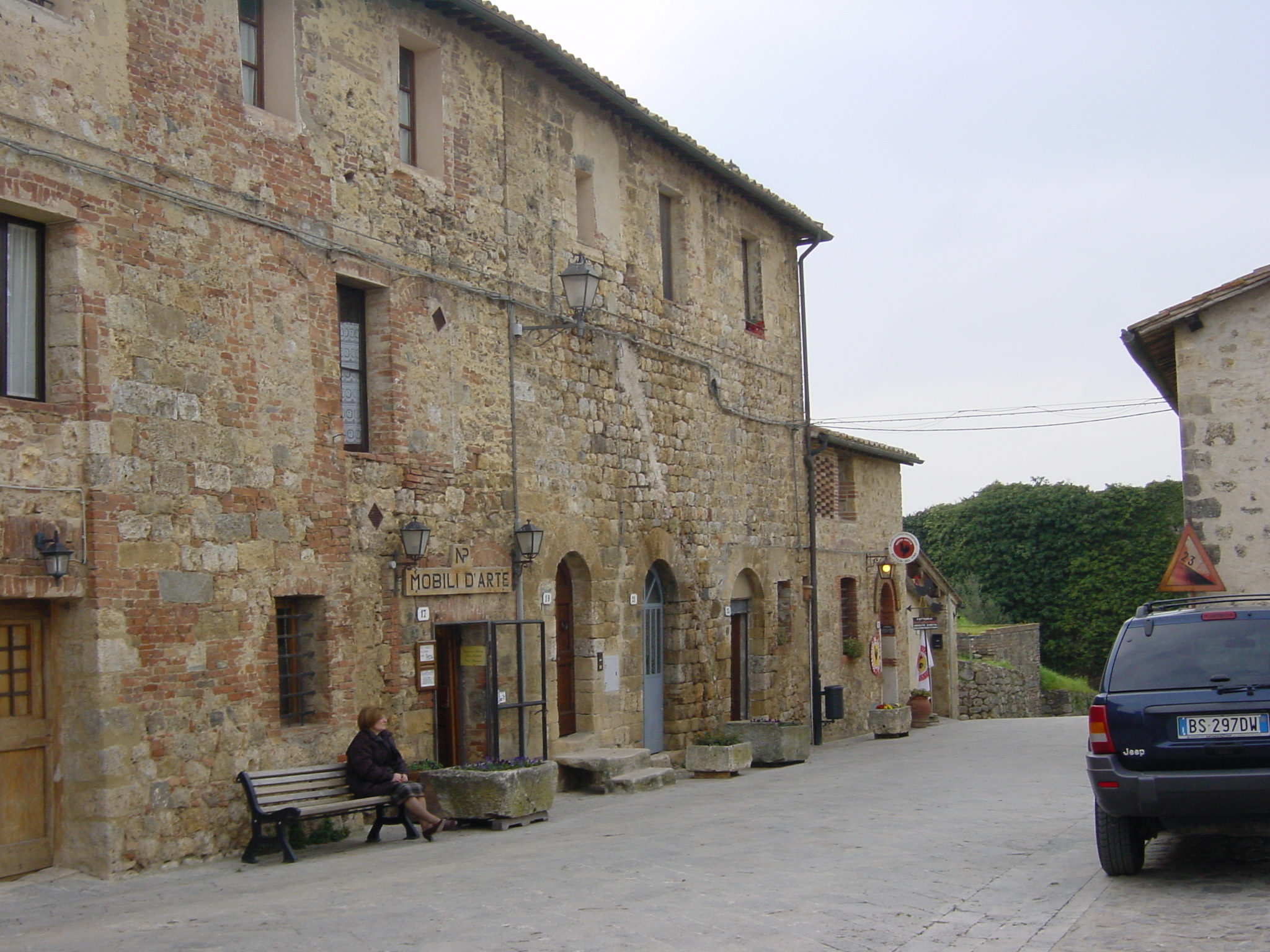 Picture Italy Monteriggioni 2004-03 13 - Tours Monteriggioni