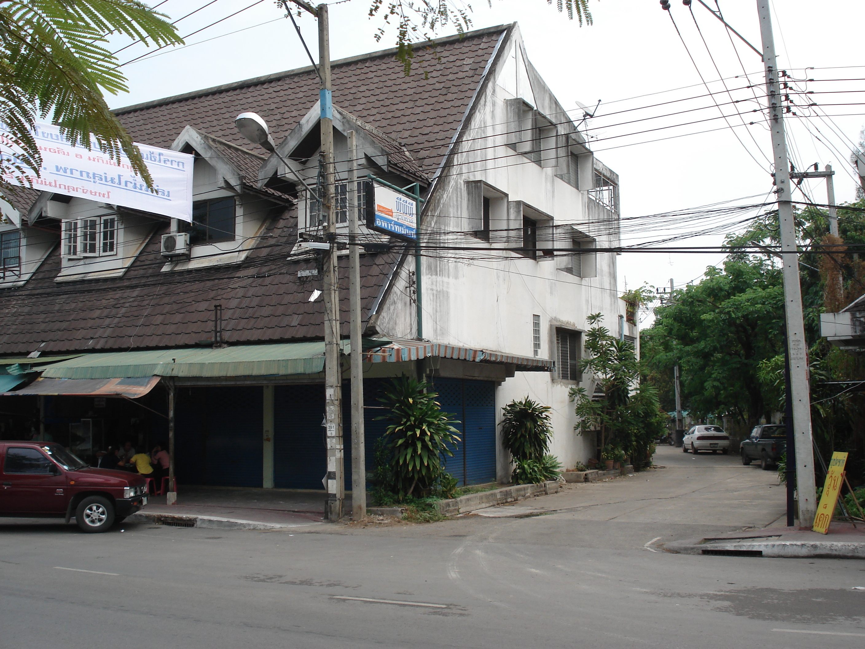 Picture Thailand Chiang Mai Inside Canal Arrak Road(Canal) 2006-04 8 - Center Arrak Road(Canal)