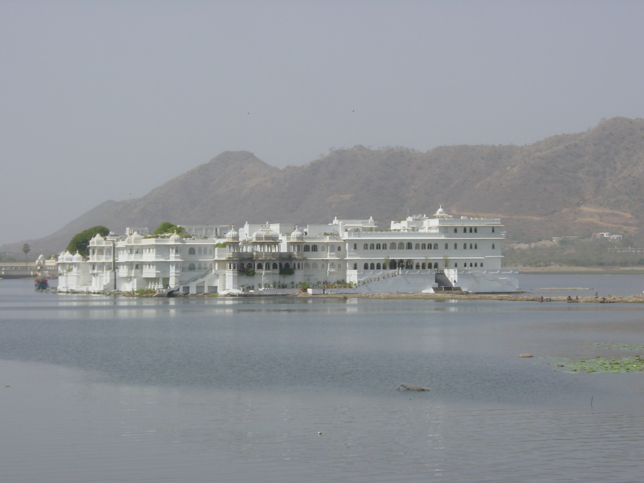 Picture India Udaipur Lake Palace Hotel 2003-05 59 - Tour Lake Palace Hotel