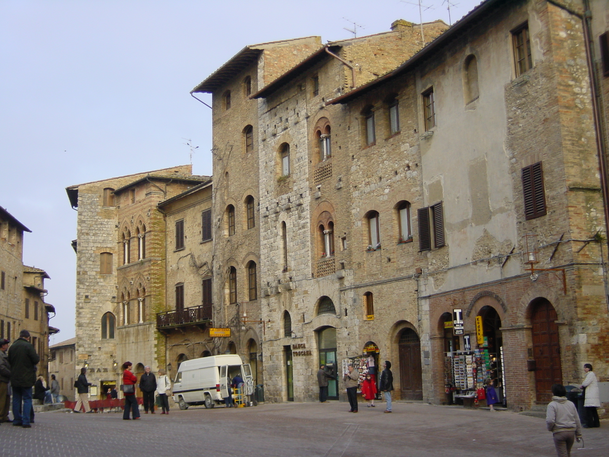 Picture Italy San Gimignano 2004-03 29 - Center San Gimignano