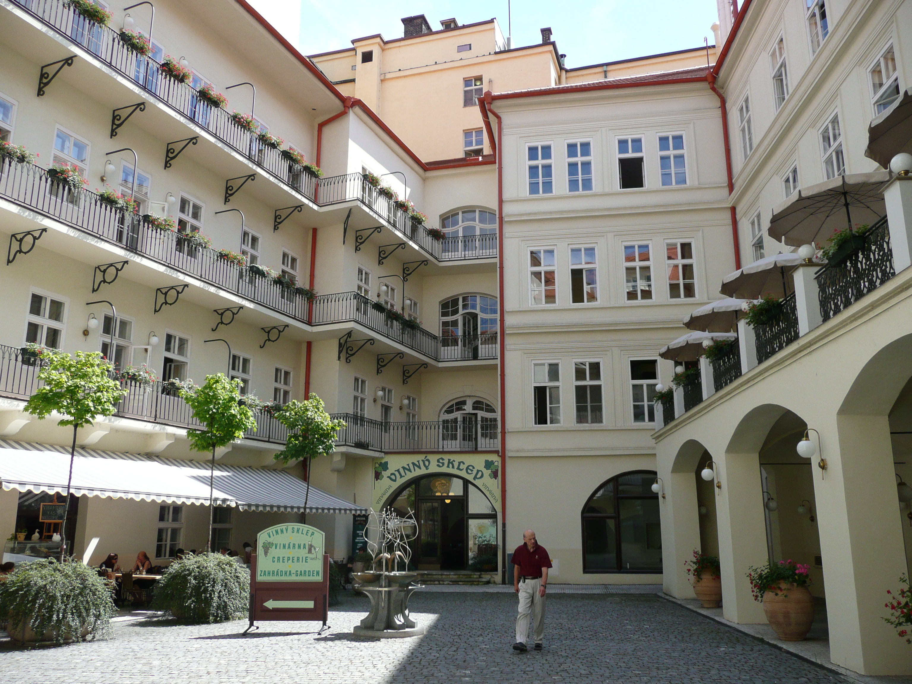 Picture Czech Republic Prague Narodni 2007-07 29 - History Narodni