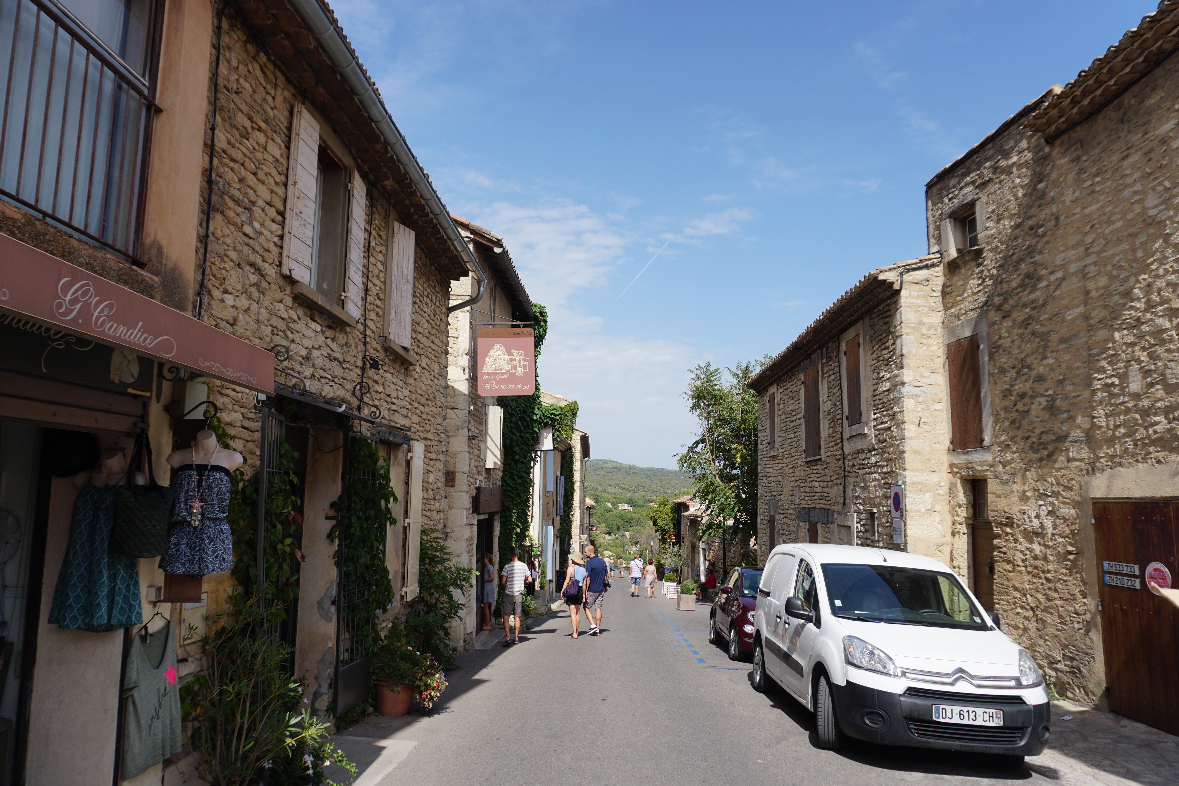 Picture France Gordes 2017-08 41 - Tours Gordes