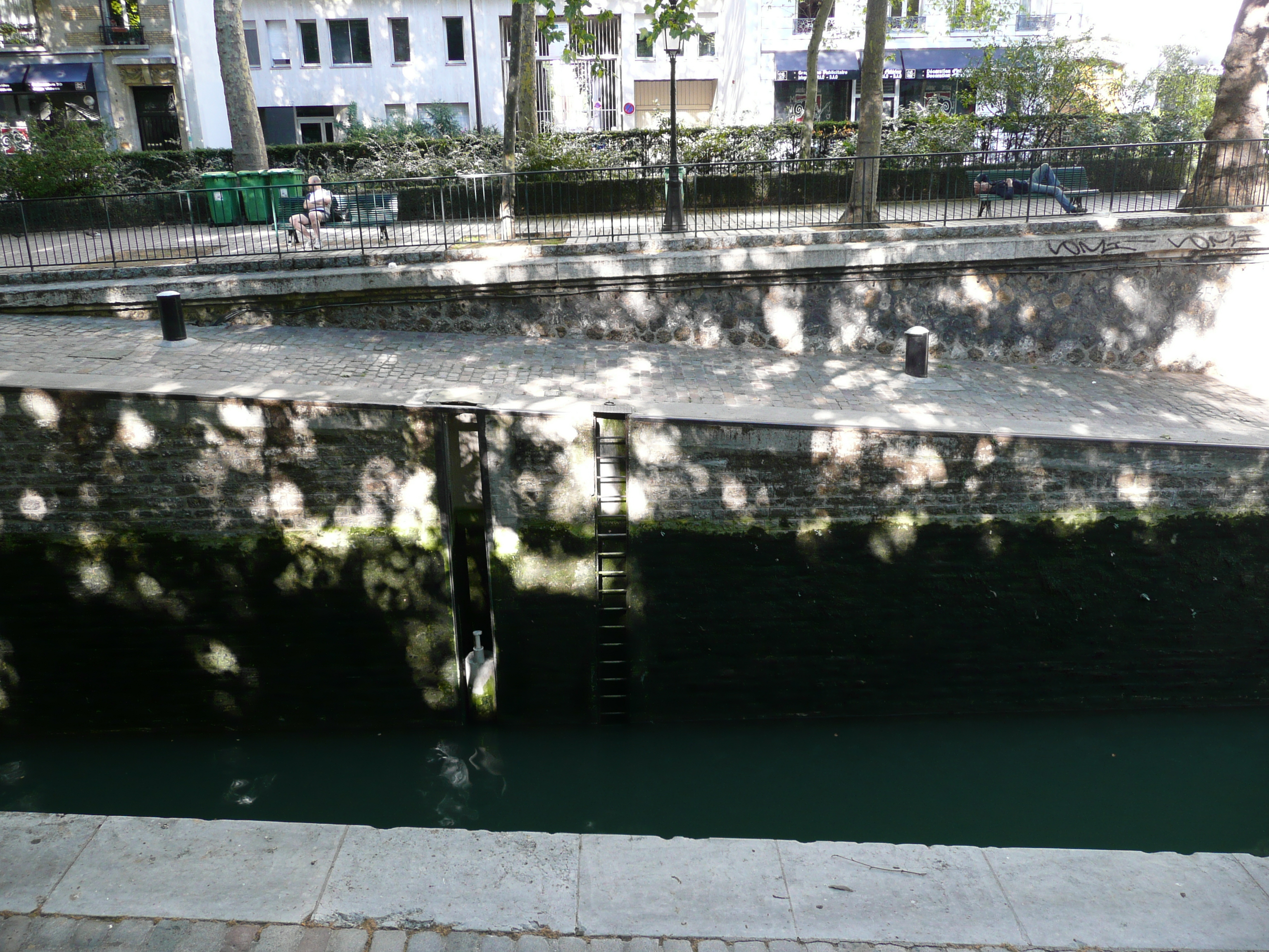 Picture France Paris Canal St Martin 2007-08 19 - Recreation Canal St Martin