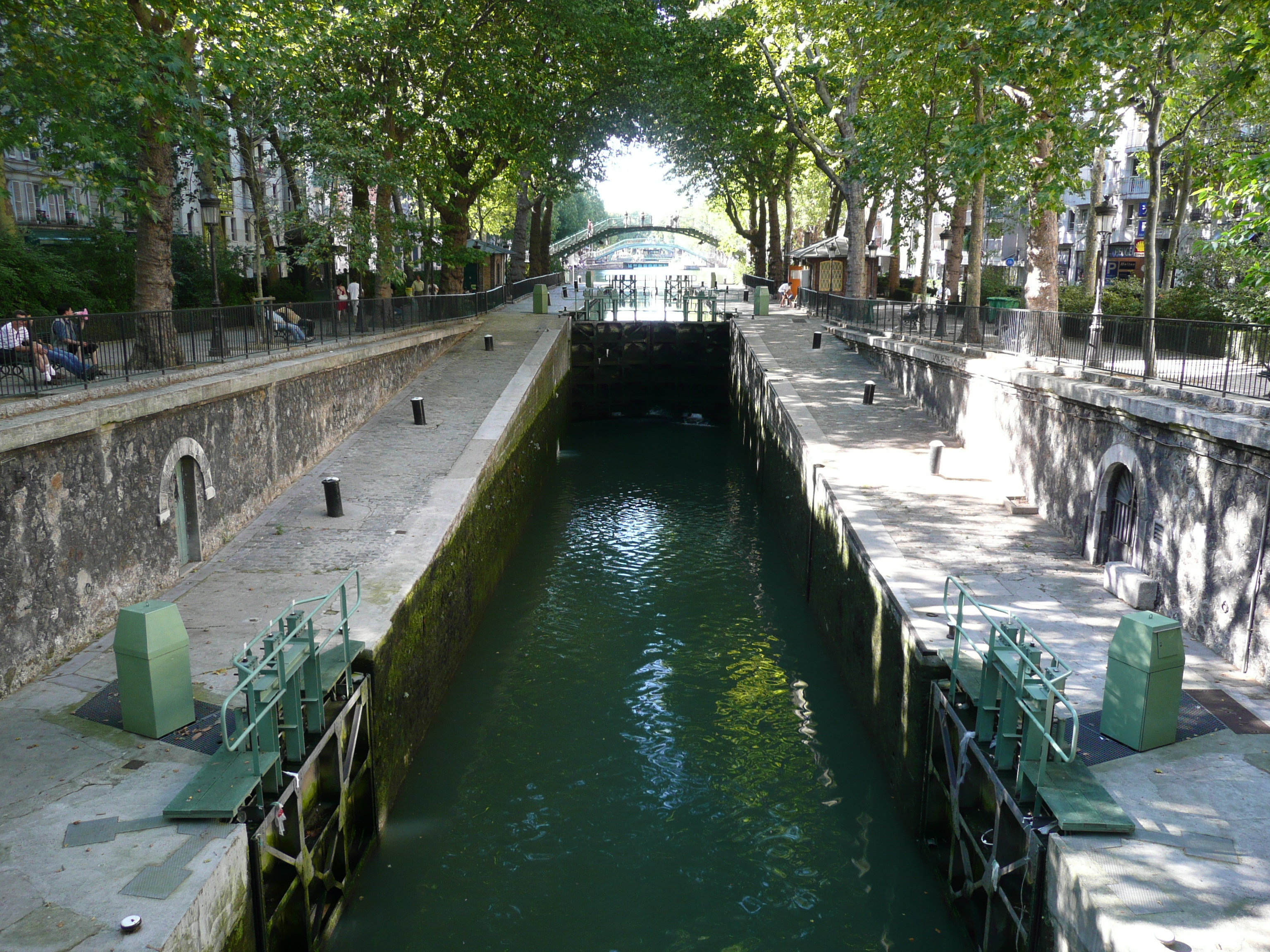 Picture France Paris Canal St Martin 2007-08 33 - Center Canal St Martin