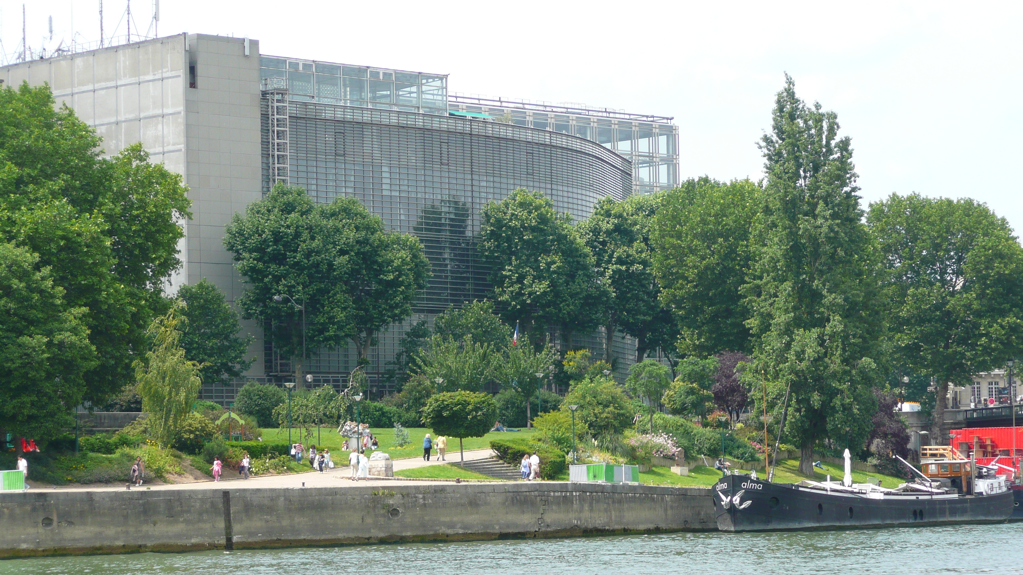 Picture France Paris Seine river 2007-06 117 - Tours Seine river