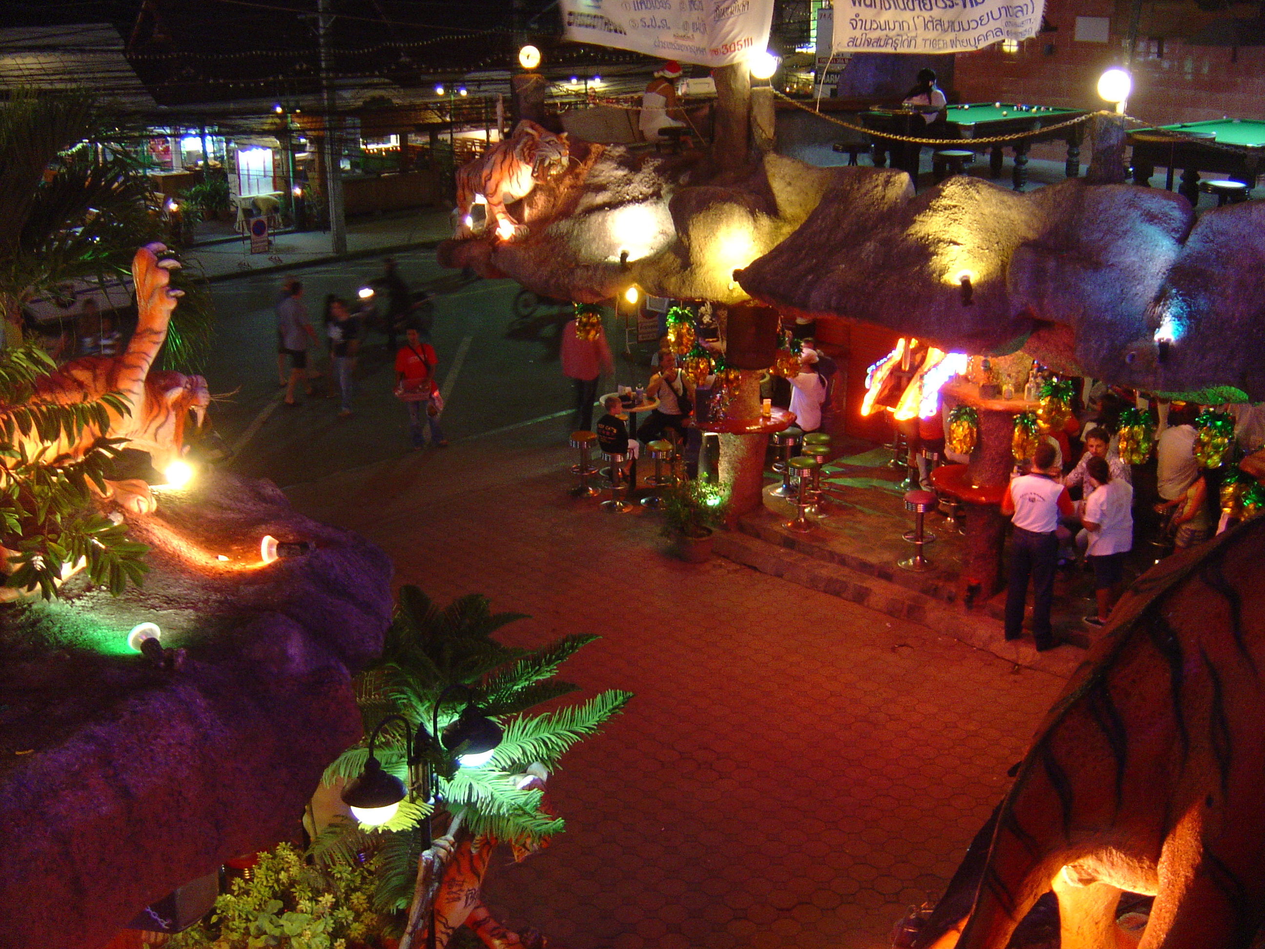 Picture Thailand Phuket Patong night 2005-12 9 - Discovery night