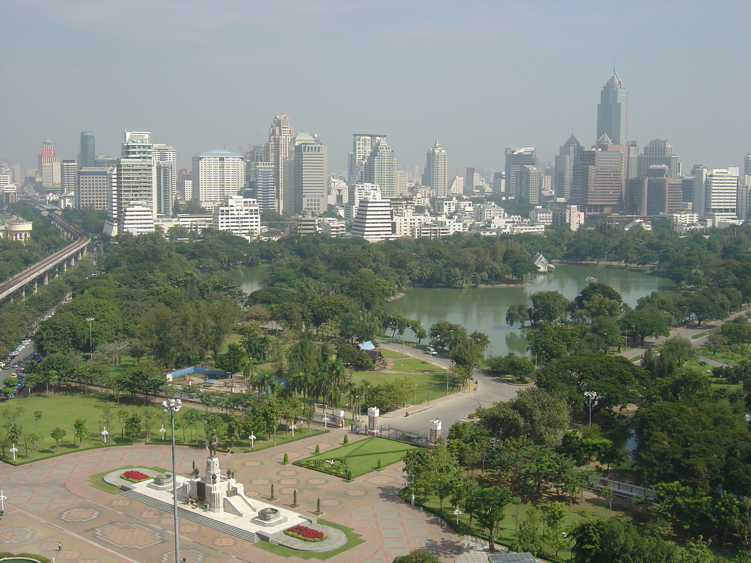 Picture Thailand Bangkok Dusit Tani Hotel 2005-12 33 - Around Dusit Tani Hotel