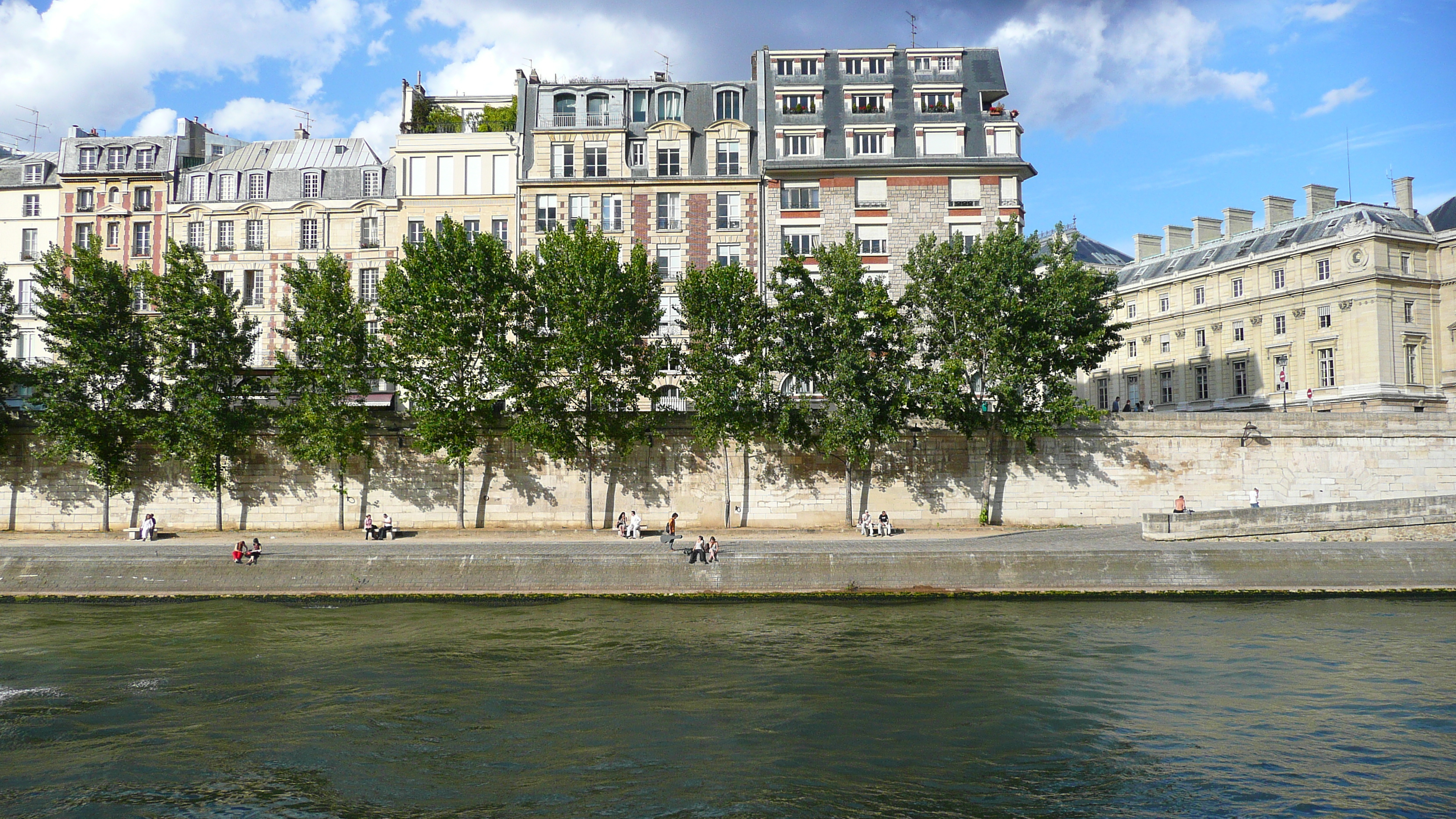 Picture France Paris La seine banks 2007-07 17 - Around La seine banks