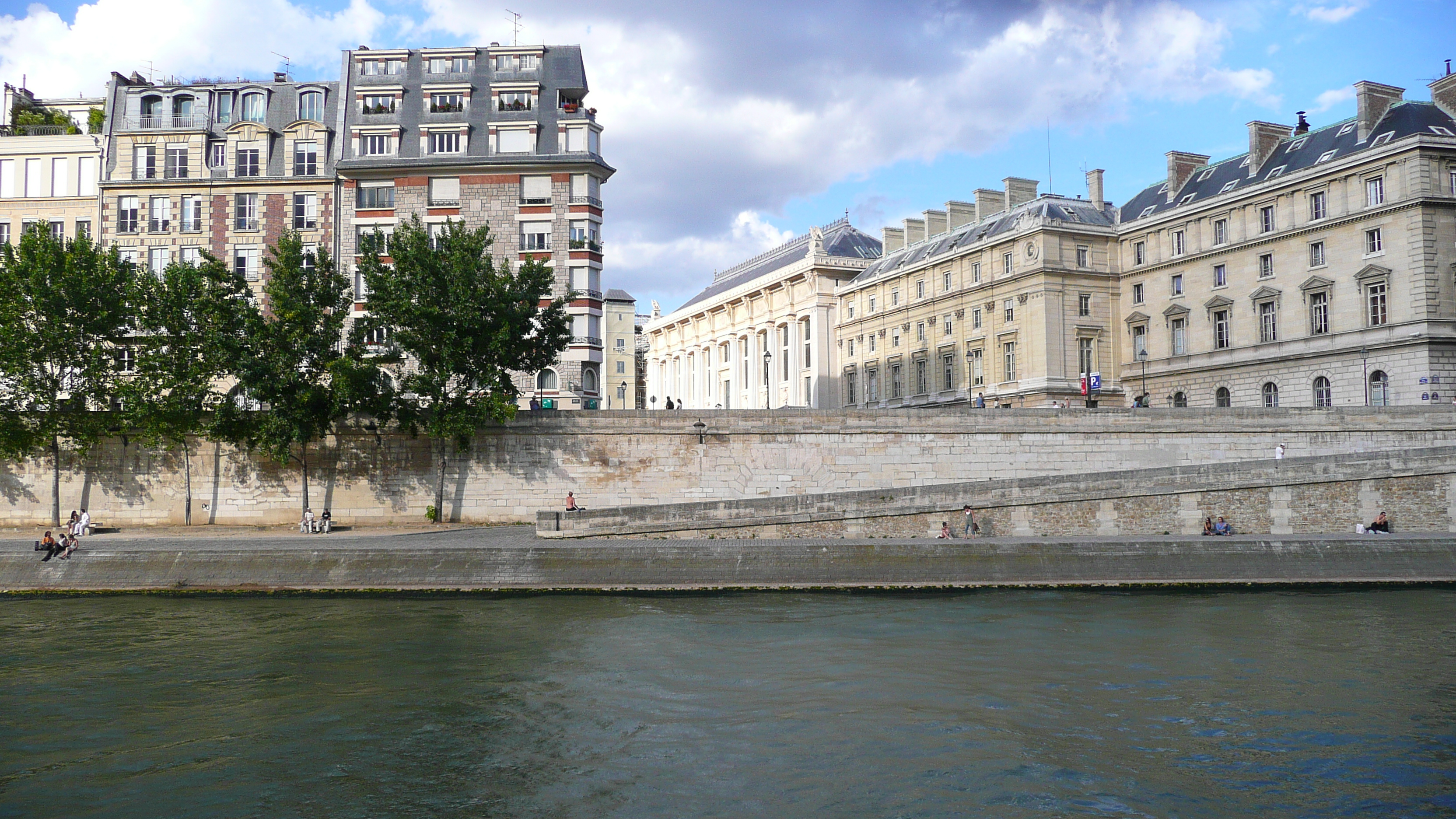 Picture France Paris La seine banks 2007-07 19 - Around La seine banks