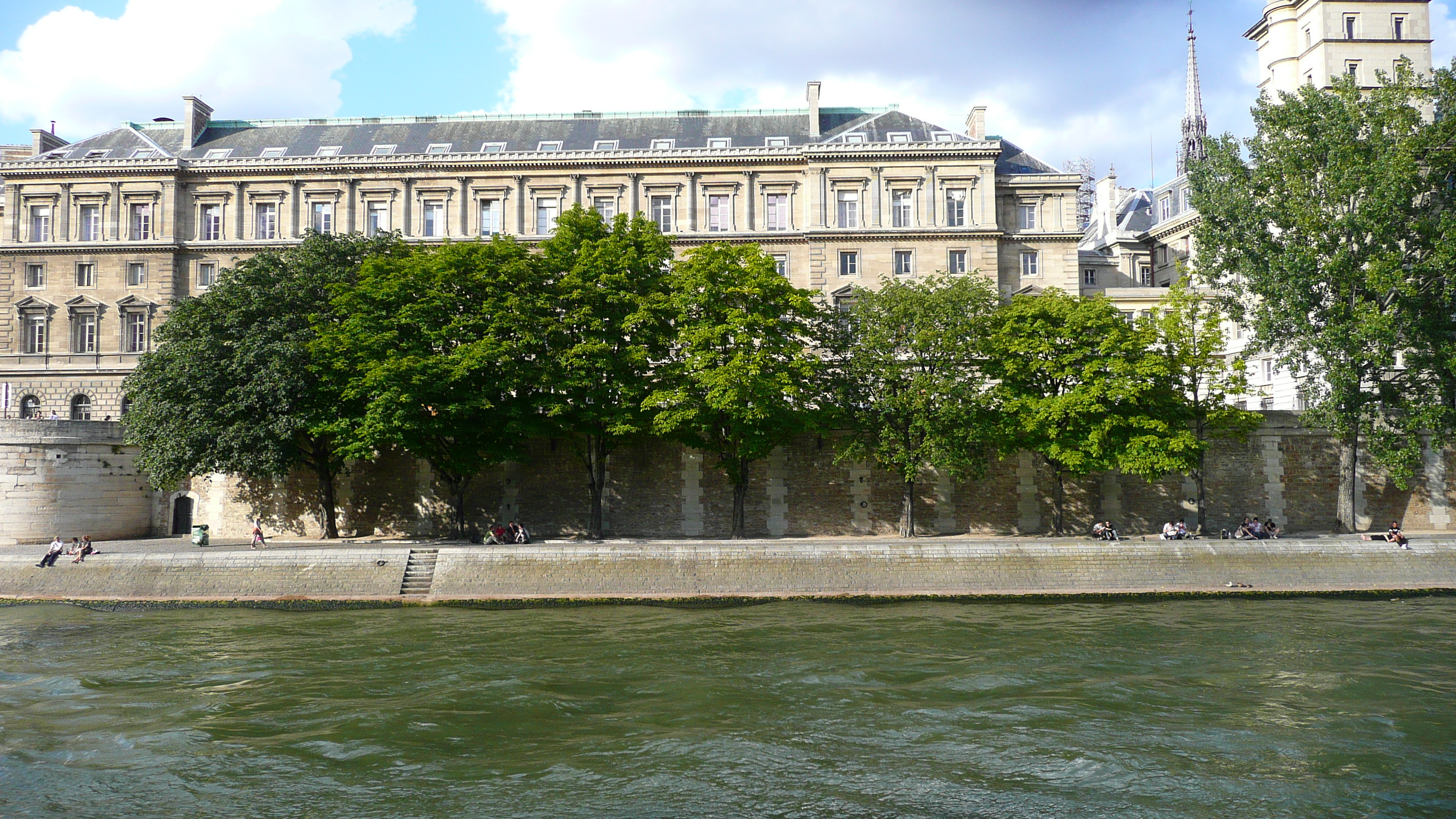 Picture France Paris La seine banks 2007-07 6 - Center La seine banks