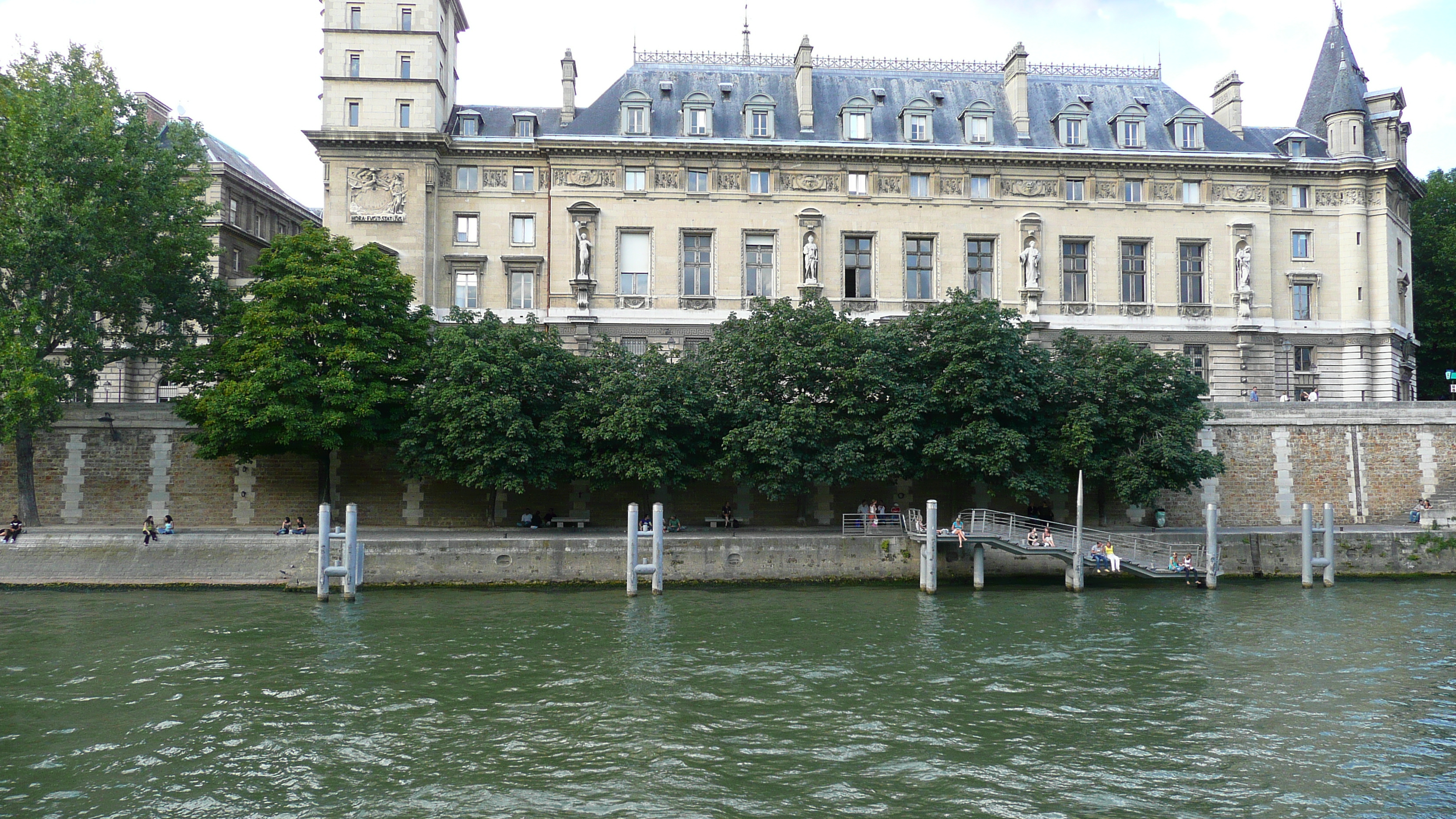 Picture France Paris La seine banks 2007-07 14 - Recreation La seine banks