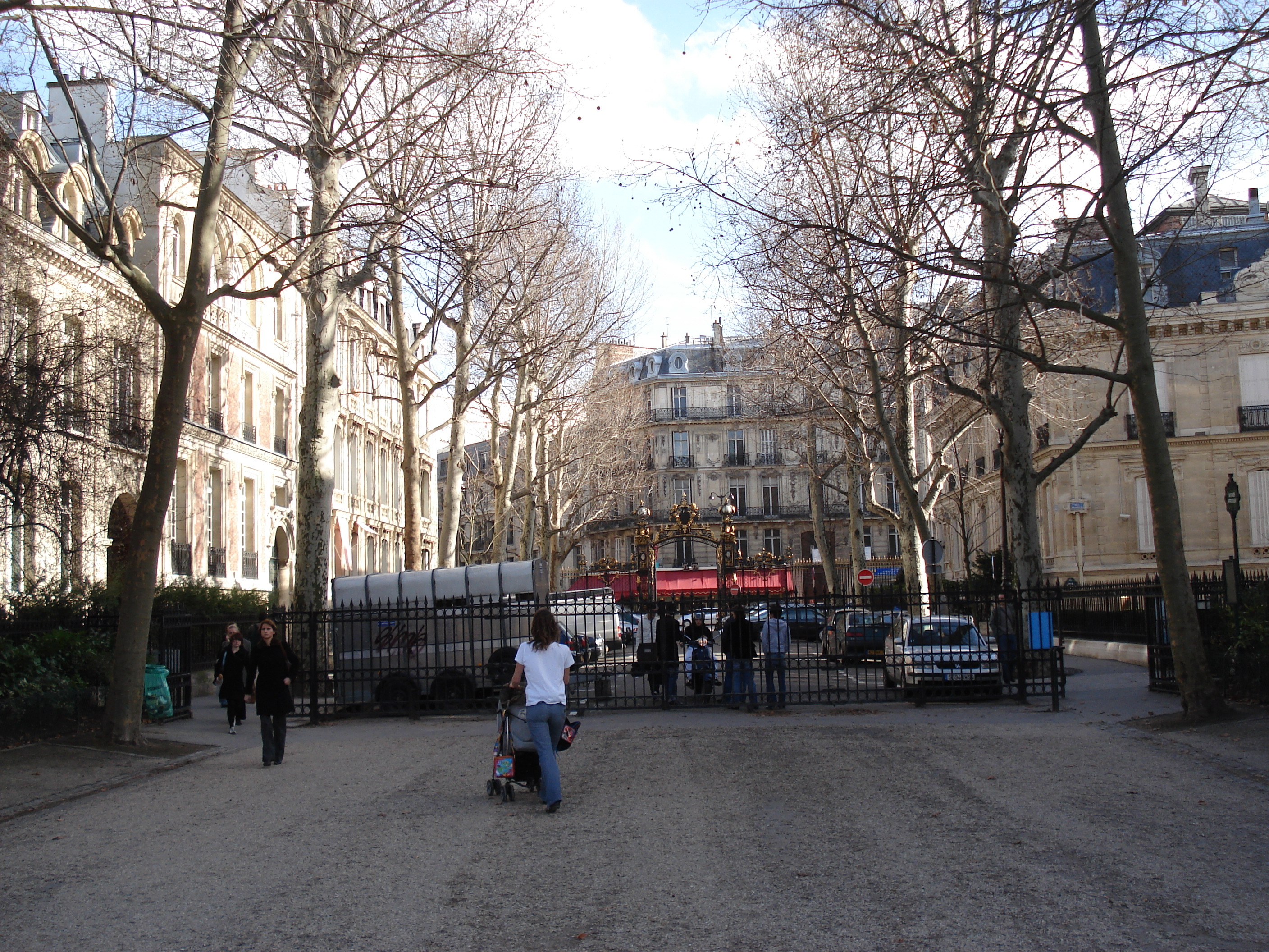 Picture France Paris Monceau Garden 2006-03 21 - Center Monceau Garden